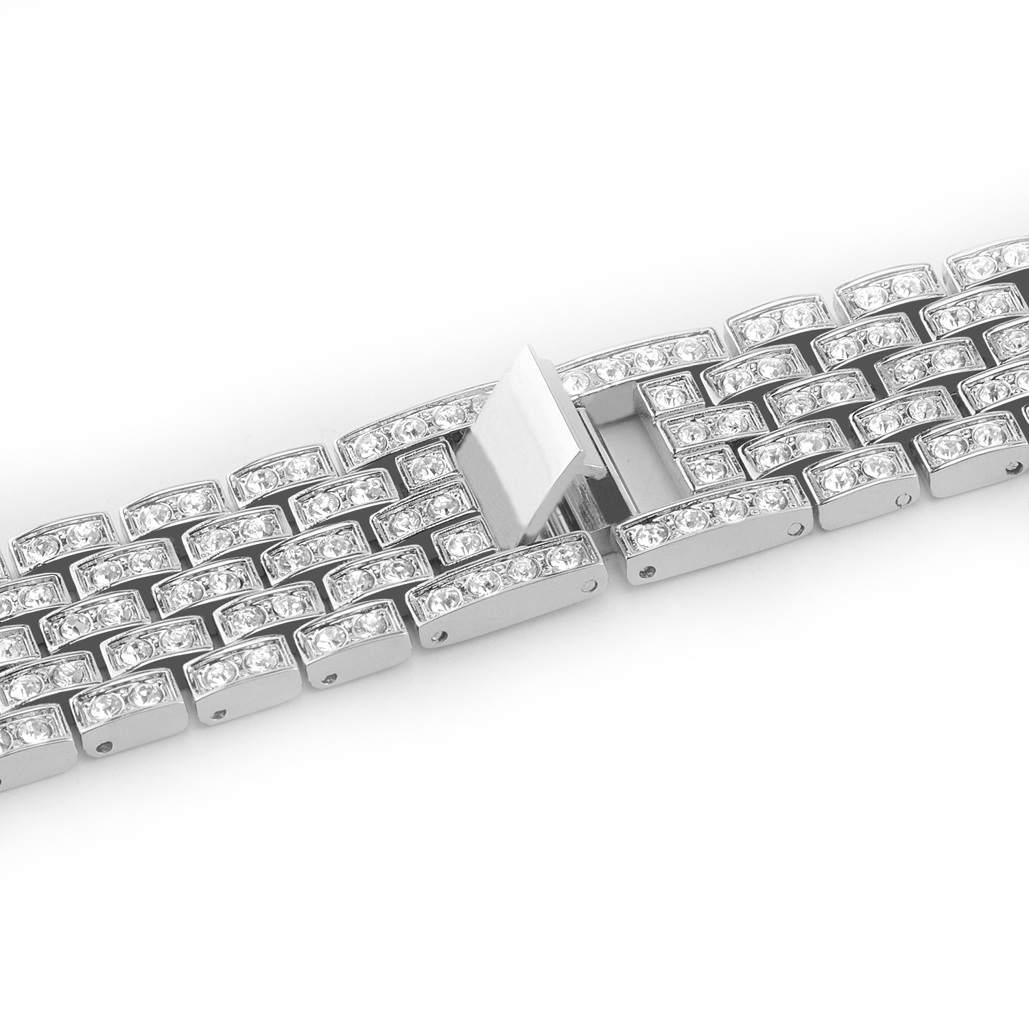 Primer plano de una pulsera de reloj plateada con gemas y un cierre abierto sobre fondo blanco.