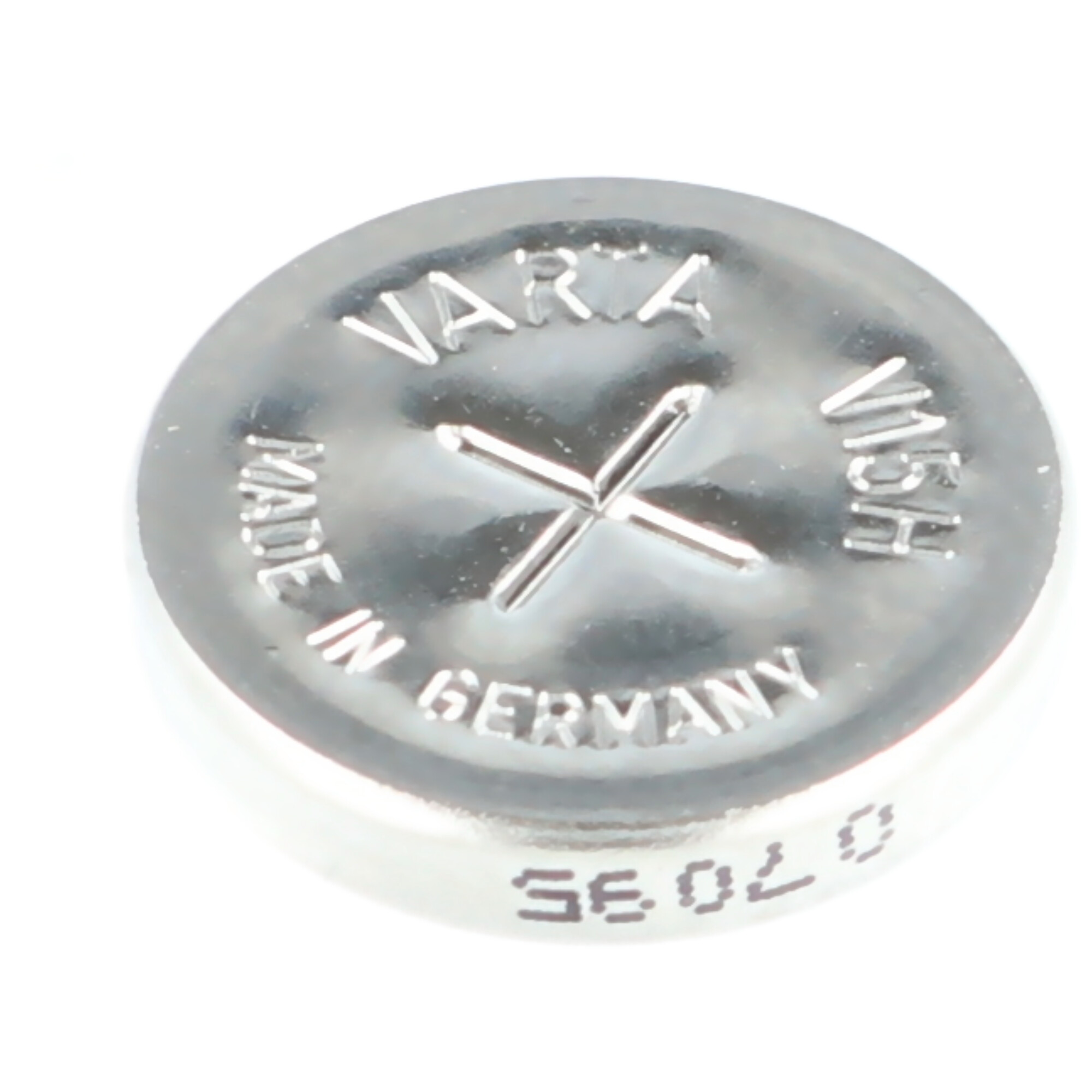 VARTA, M15H, MADE IN GERMANY ve sayılar yazan gümüş pil hücresi.