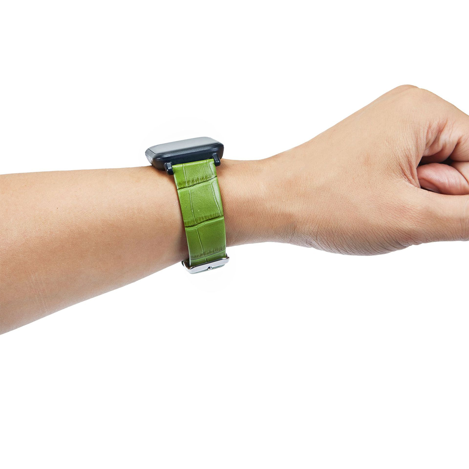 Una muñeca con una correa de reloj de cuero verde y un smartwatch negro adjunto.