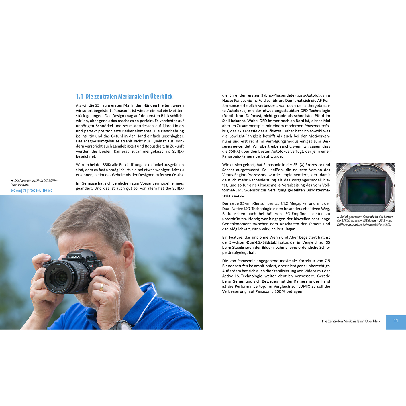 Eine Person macht ein Foto mit einer Kamera mit Text aus einer Zeitschrift.