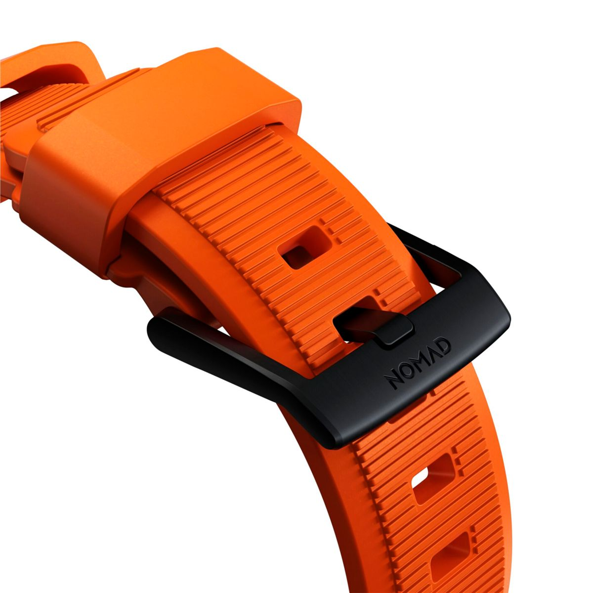Nahaufnahme eines orangefarbenen Armbands mit schwarzer Schnalle. Das Band hat Rillen.