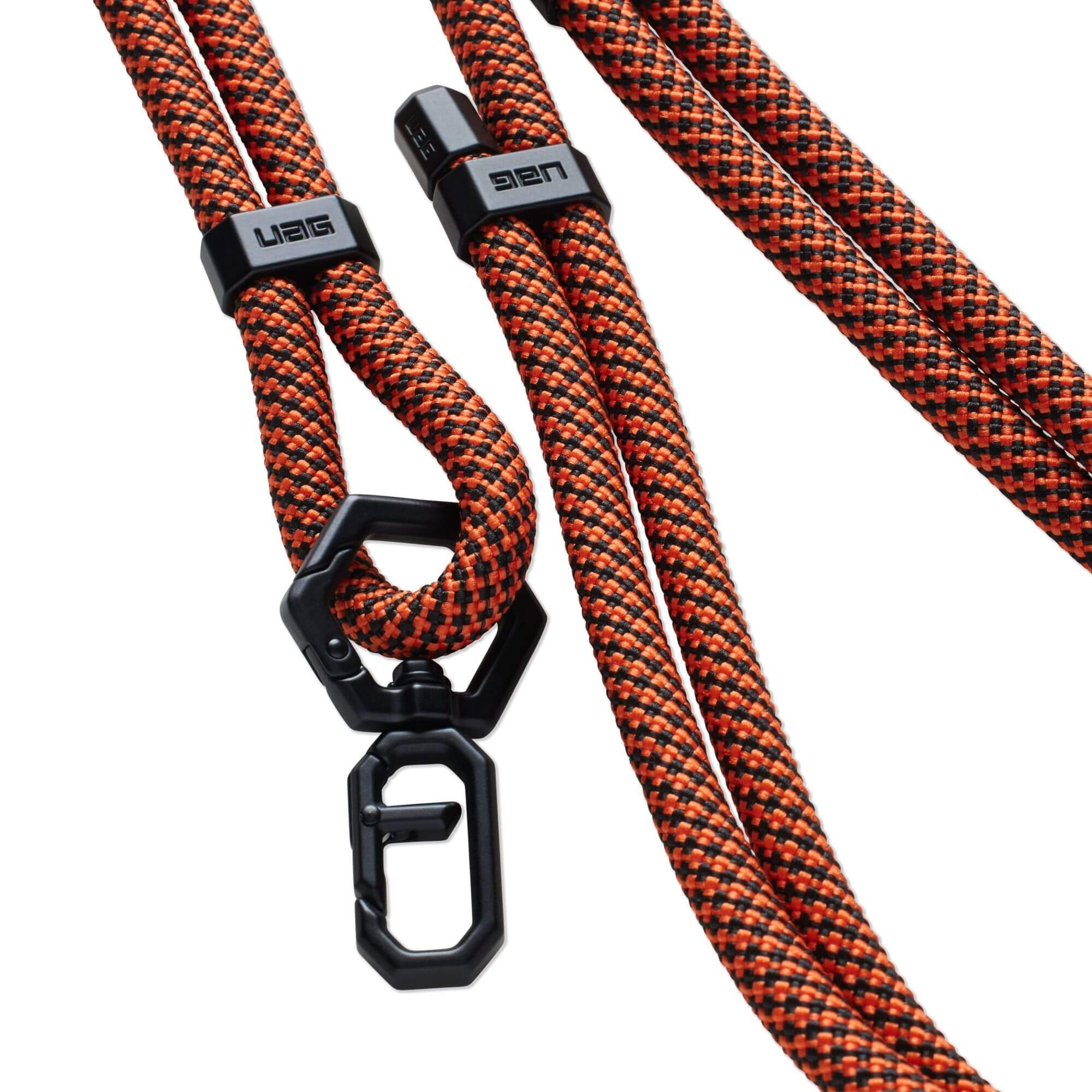 Orangefarbenes und schwarzes Telefon-Lanyard mit einem schwarzen Verschluss. Das Lanyard hat das UAG-Logo aufgedruckt.