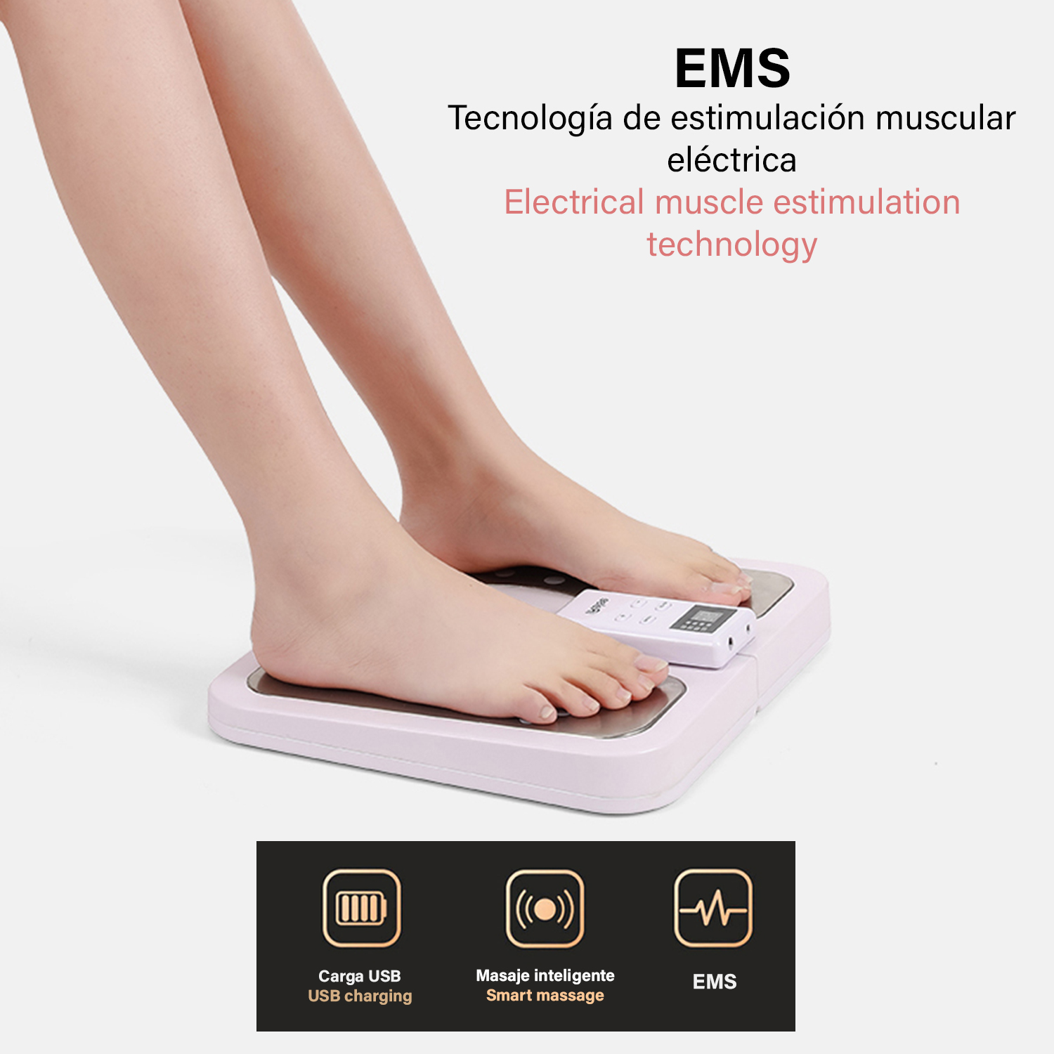 Persona de pie en una báscula. La imagen muestra detalles de carga USB, masaje inteligente y tecnología EMS.