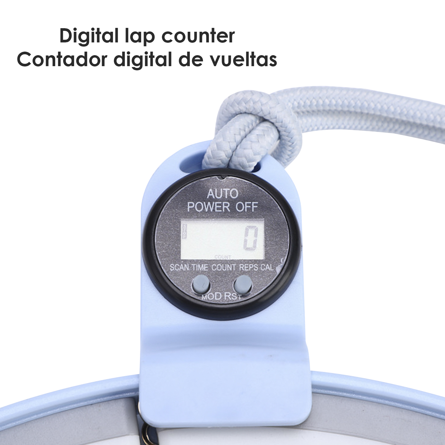 Un contador de vueltas digital en azul claro con una pantalla que muestra cero. Cuelga de una cuerda.