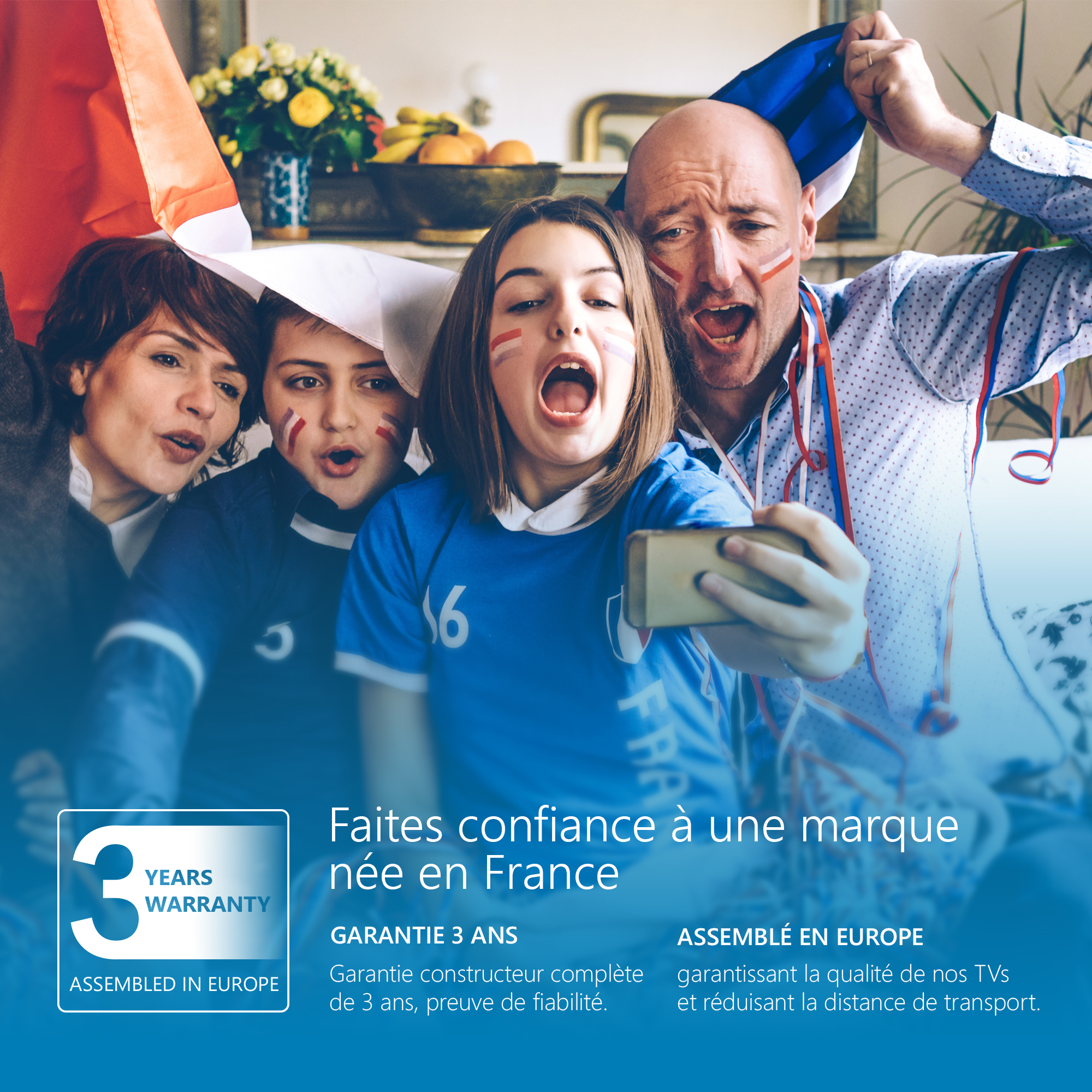Un grupo de personas tomando una selfie, sosteniendo un teléfono, con banderas francesas y texto.