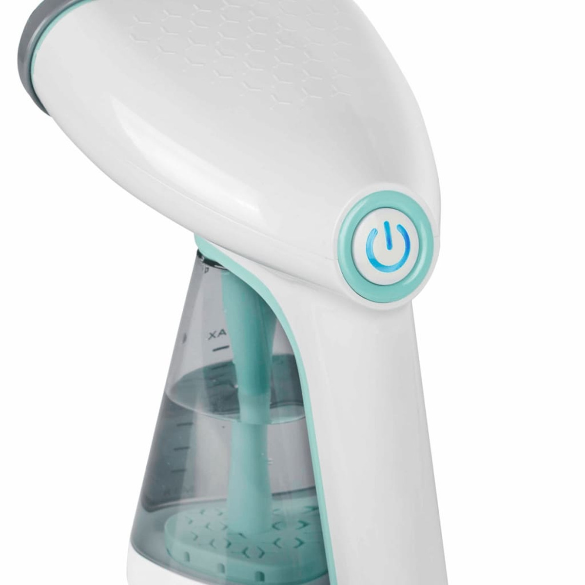 Vaporizador de ropa portátil blanco y azul. El botón de encendido se ilumina en azul. Fondo blanco.