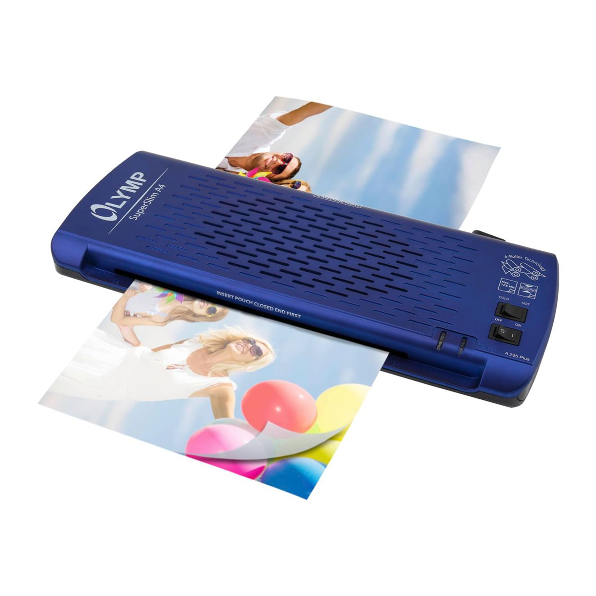 Ein blauer Laminator mit eingelegten Fotos und einem klaren Hintergrund, der die Details der Maschine zeigt.