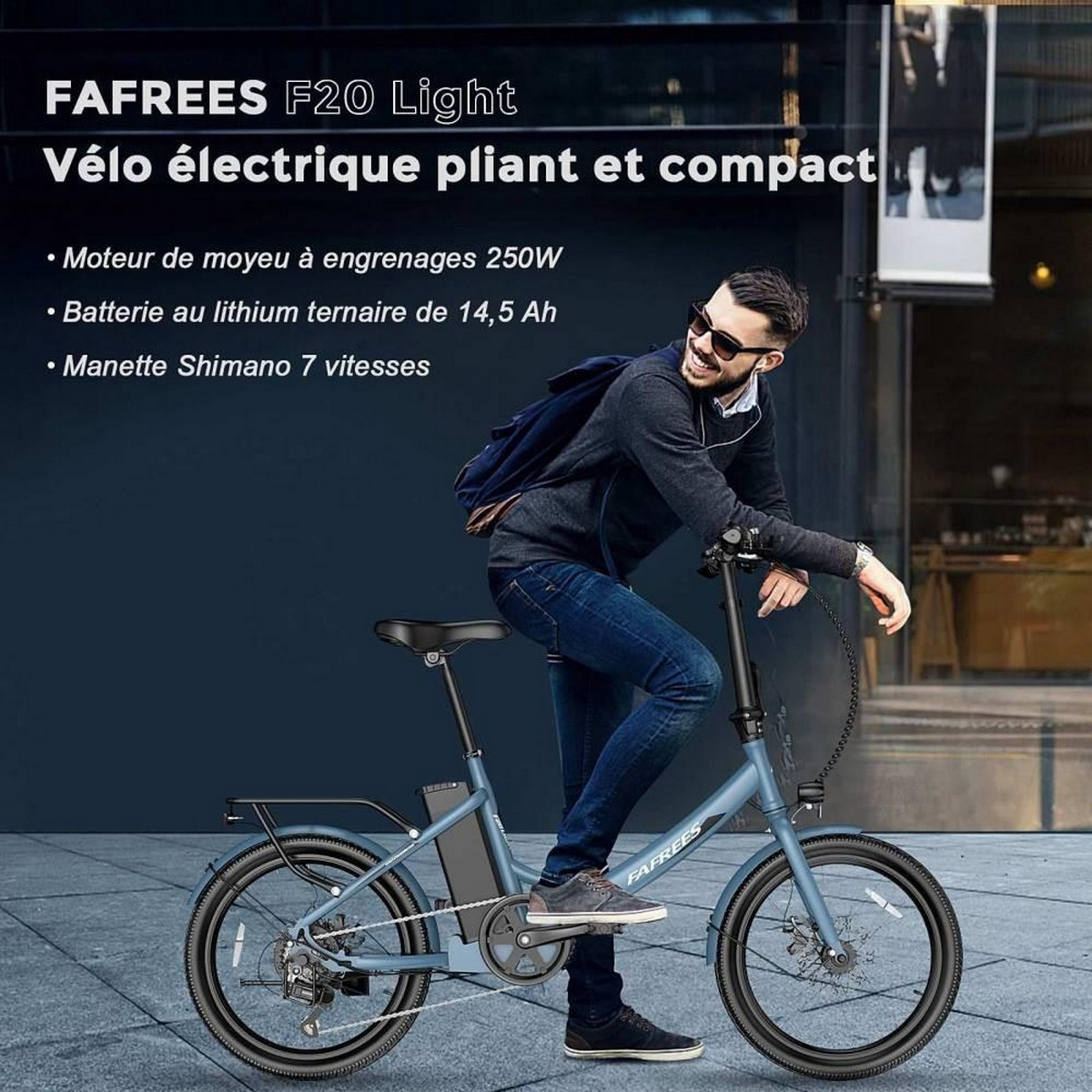 Mann fährt auf einer blauen, zusammenklappbaren Elektrofahrrad auf einer Straße.