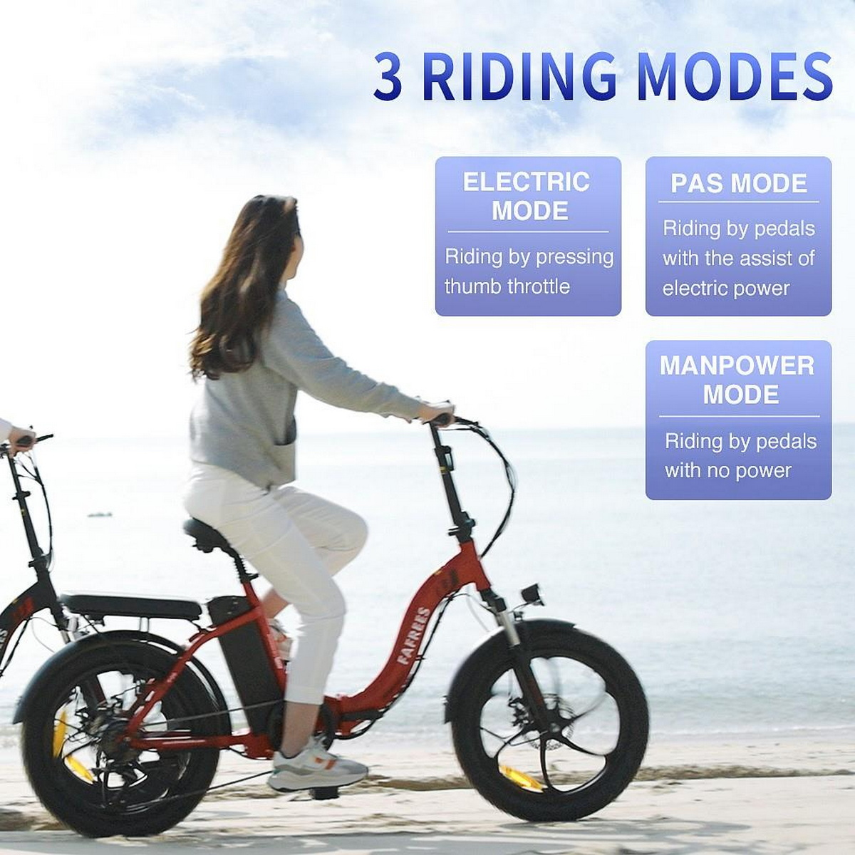 Eine Frau fährt mit einem roten Elektrofahrrad am Strand. Das Bild zeigt drei Fahrmodi: Elektro, PAS und Manpower.