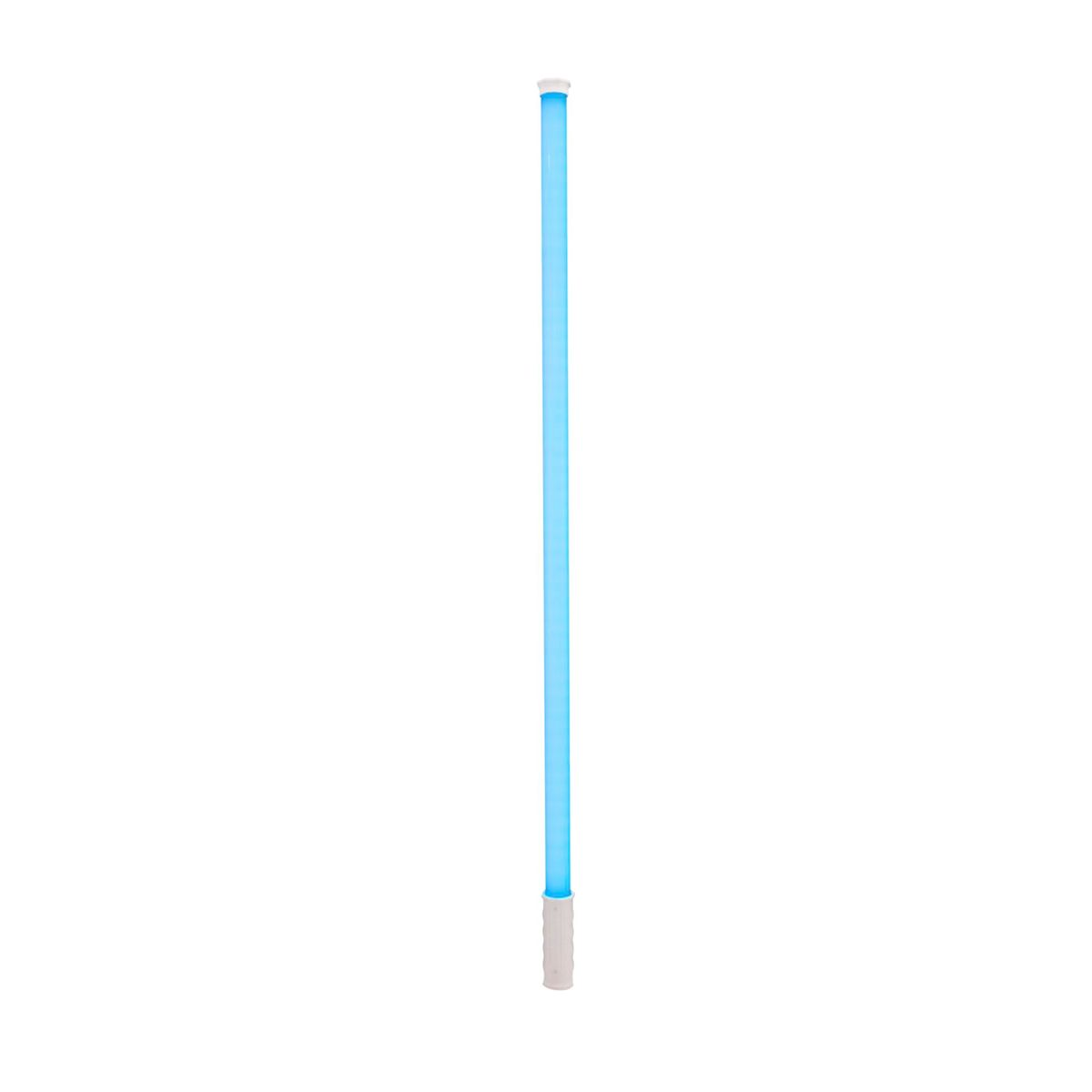 Ein blaues Lichtschwert mit weißem Griff vor weißem Hintergrund.