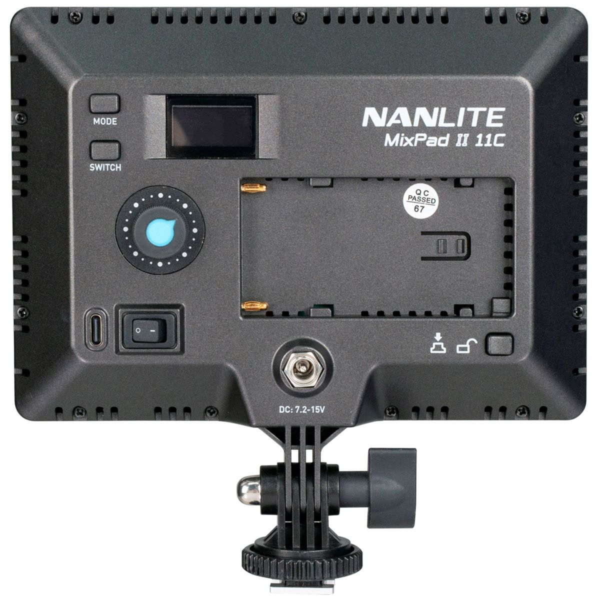 Nahaufnahme einer Nanlite MixPad II 11C LED-Lichtplatte. Schwarz, mit Knöpfen und Drehregler.