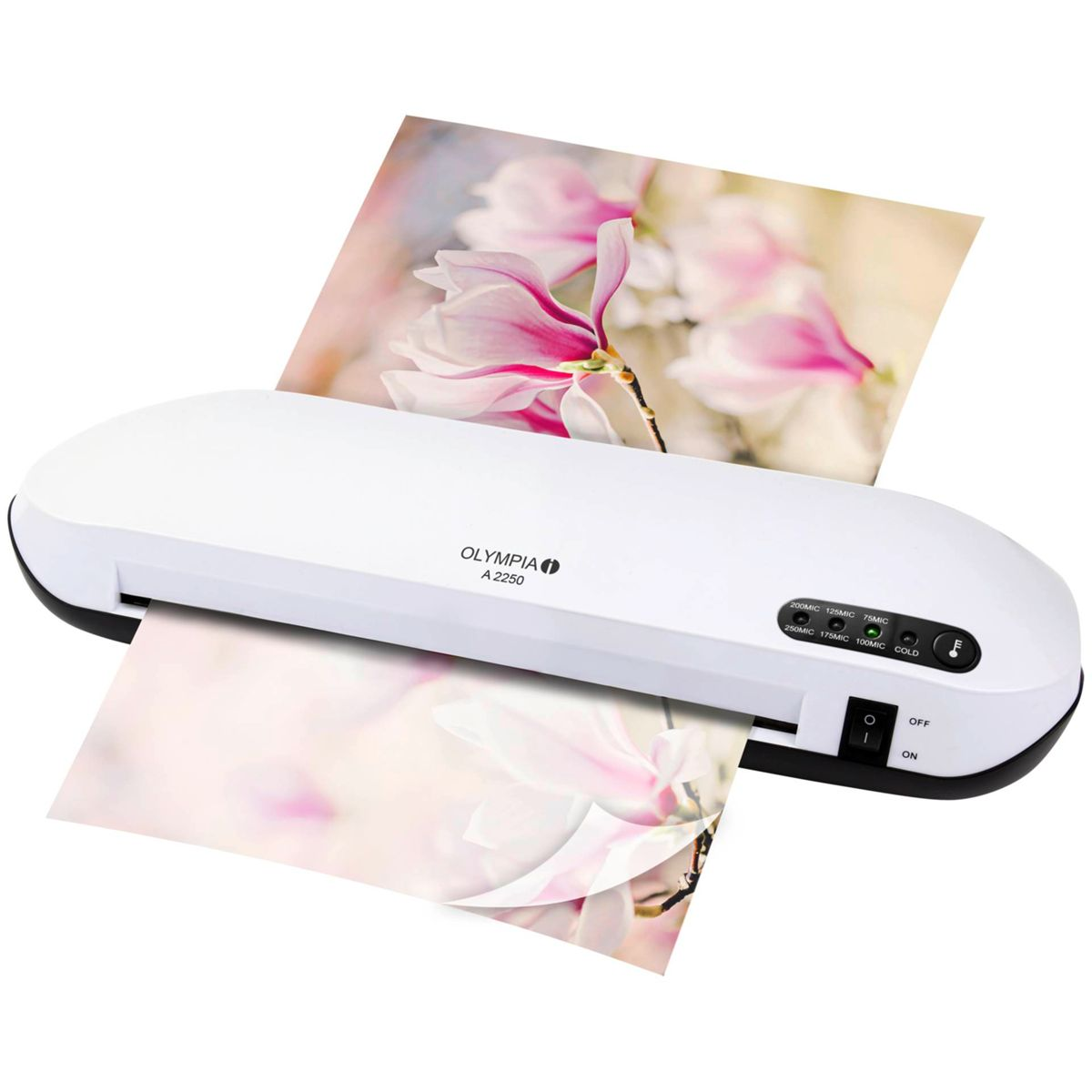 Weißer Olympia A2250 Laminator mit Fotos, die laminiert werden.