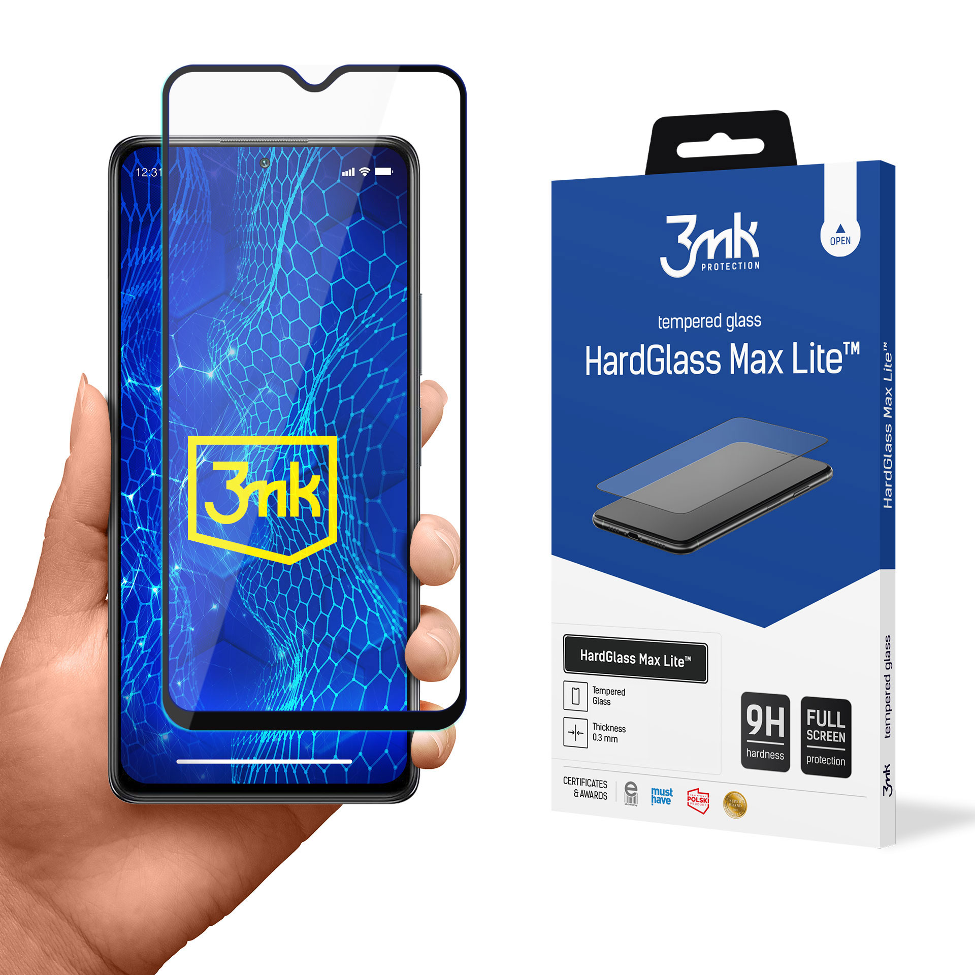 Ręka trzymająca telefon z ochraniaczem ekranu i opakowaniem. Telefon ma logo w lewym górnym rogu.