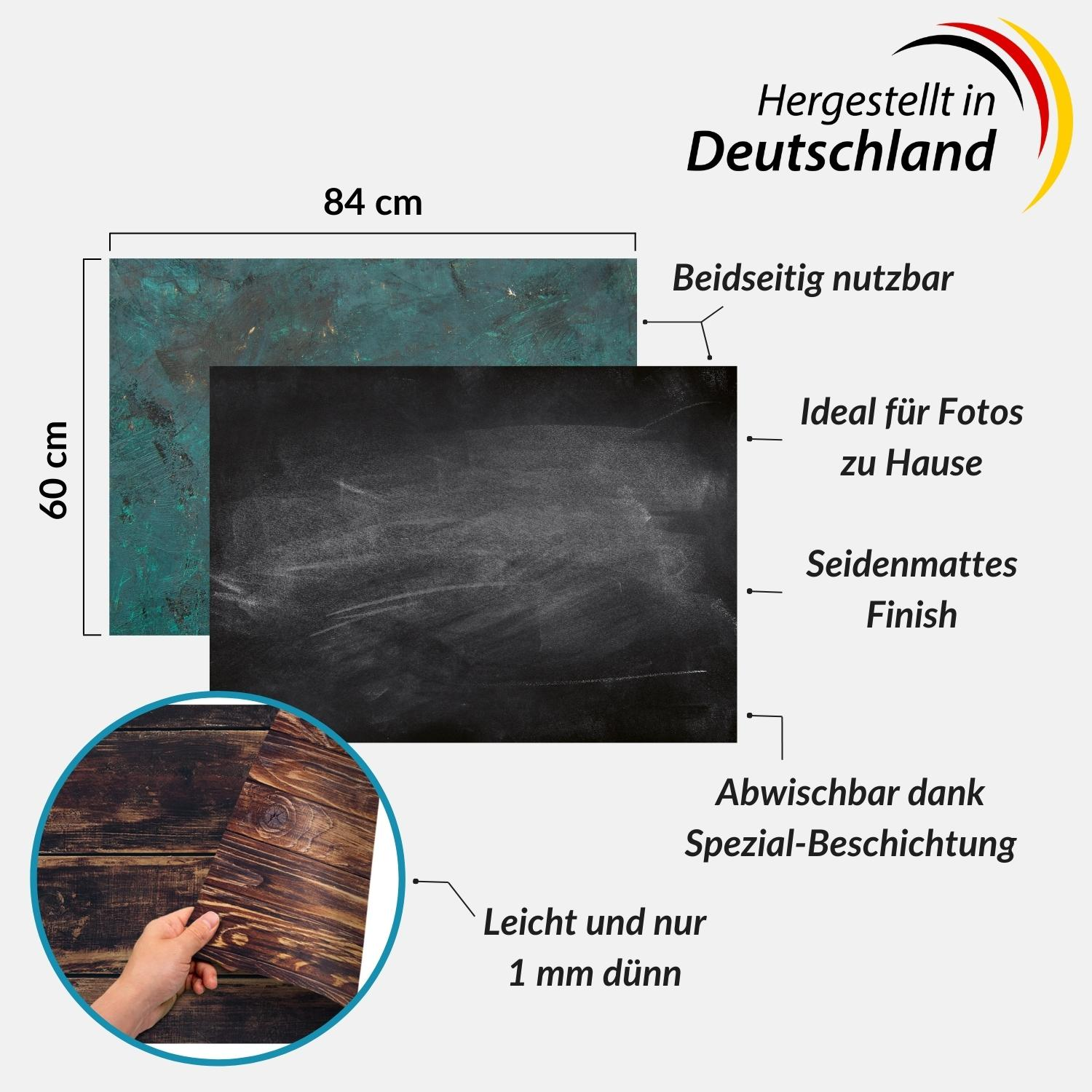 Tafel mit Holzrahmen, Text über Abmessungen und eine Hand, die ein Holzstück hält.