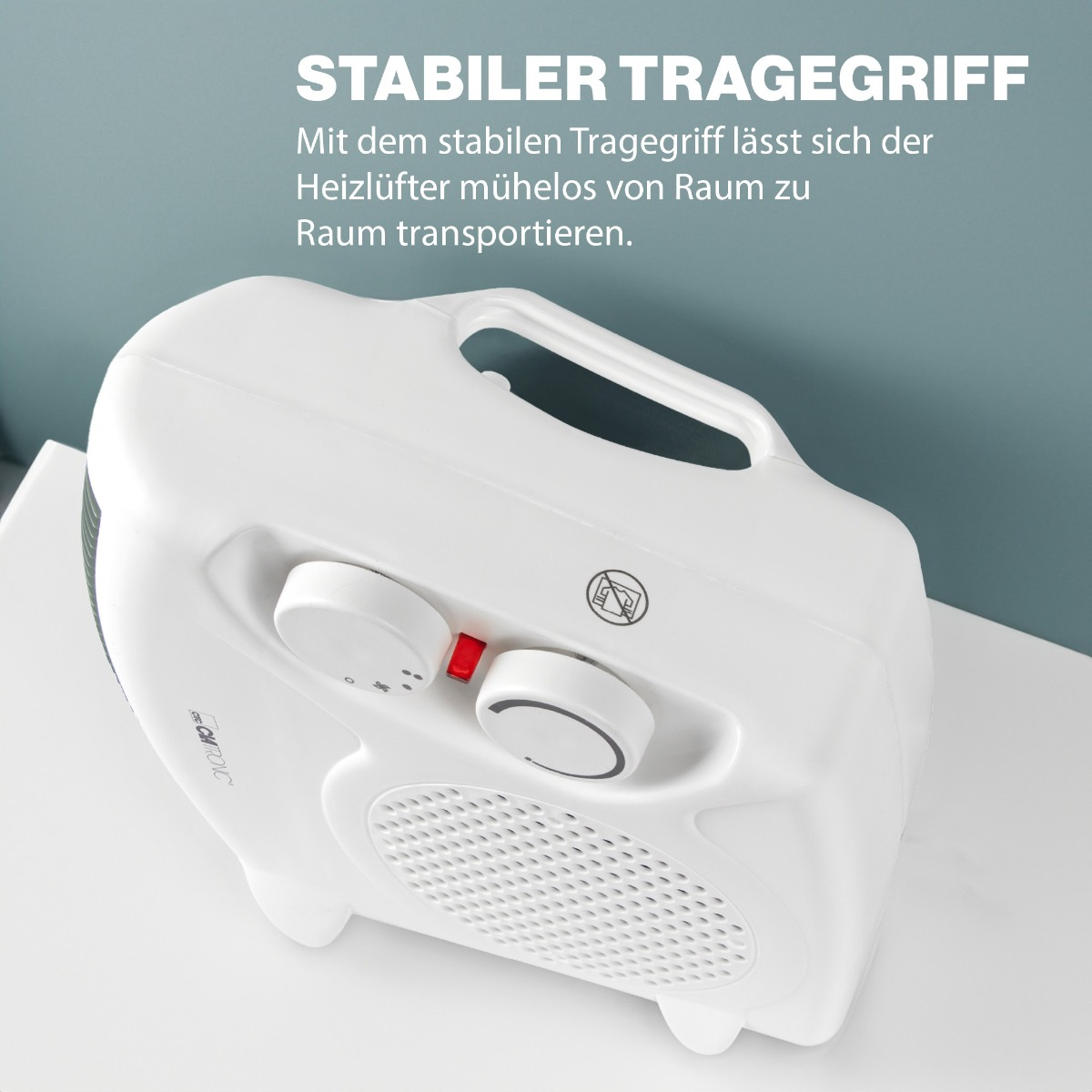 Biały grzejnik z dwoma pokrętłami i czerwoną lampką kontrolną stoi na białej powierzchni na tle niebieskiej ściany.