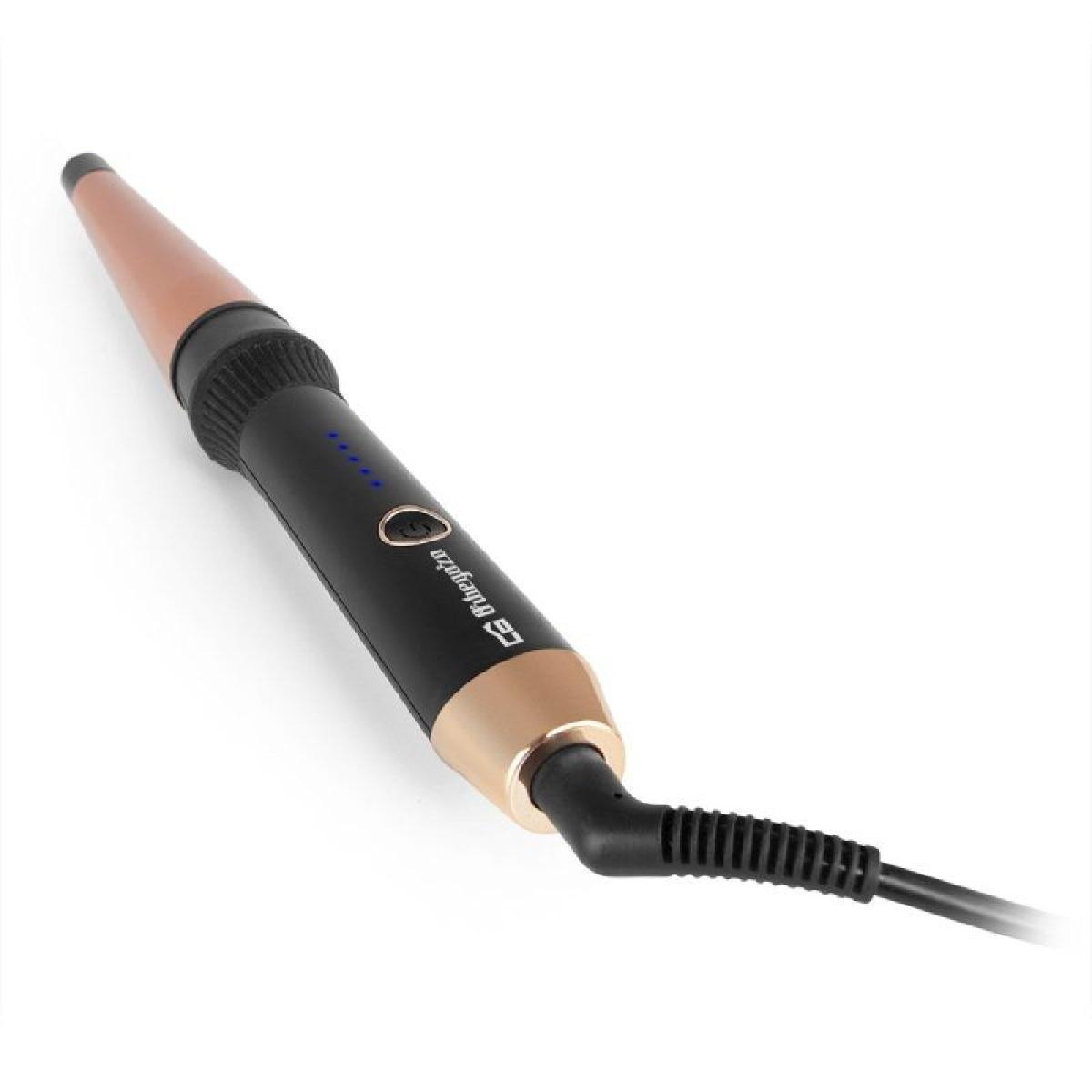 Un rizador negro y oro rosa con un cable negro. La plancha está sobre una superficie blanca.