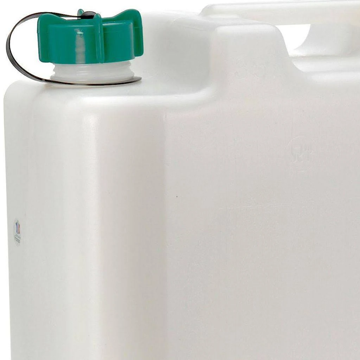 Un contenitore di plastica bianco con un tappo verde. Per lo stoccaggio di liquidi e ha una maniglia.