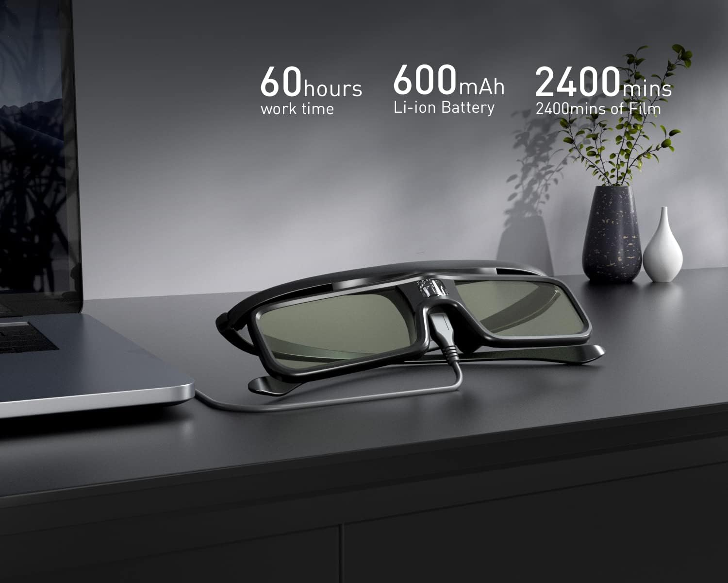 Gafas 3D conectadas a un portátil. Texto: 60 horas de tiempo de trabajo, batería de iones de litio de 600 mAh, 2400 min de película.