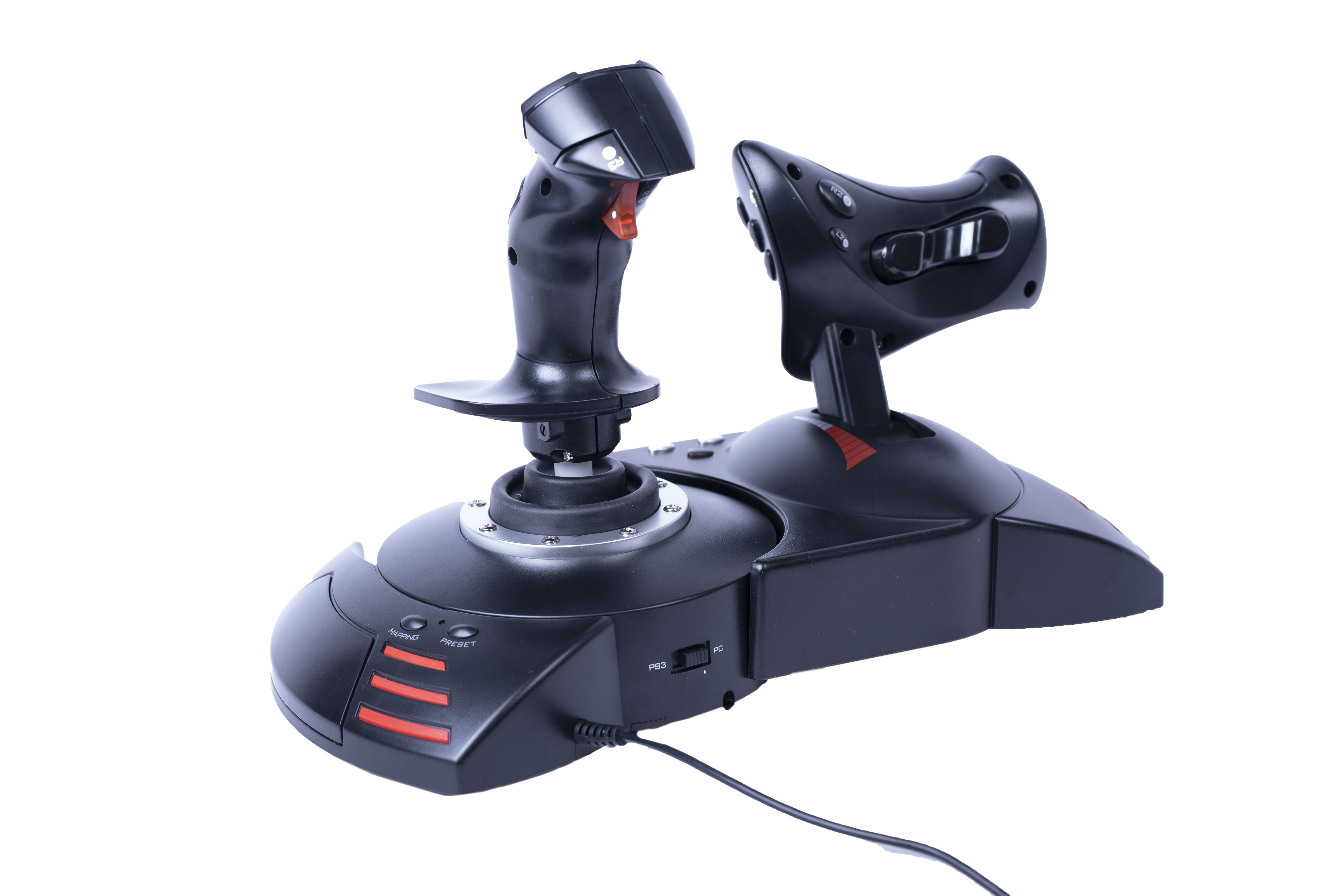 Joystick noir avec bouton rouge, sur socle noir. Le joystick est isolé sur fond blanc.