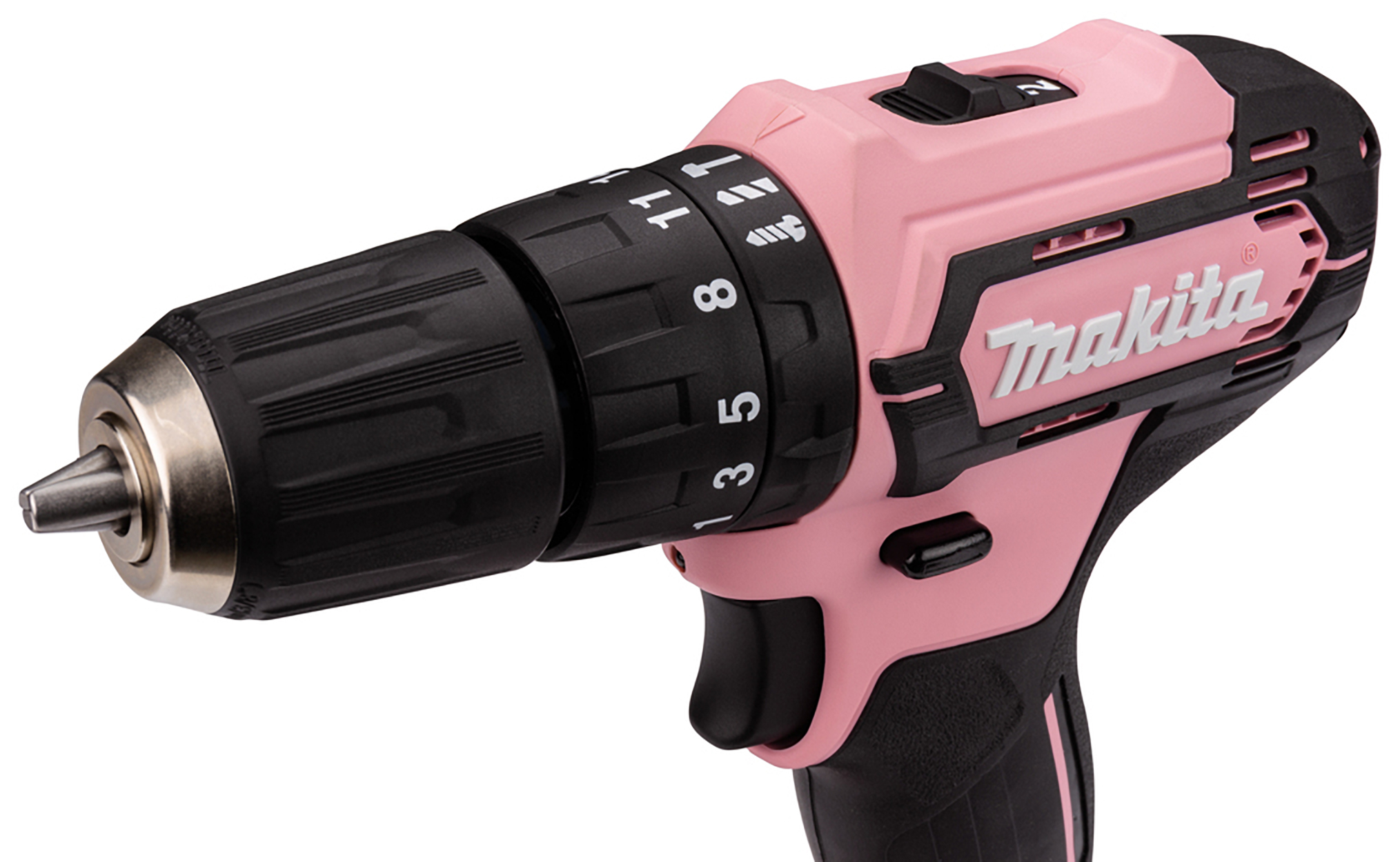 Rosa Makita-Bohrmaschine. Schwarzer Bohrer und Griff. Weißer Hintergrund.