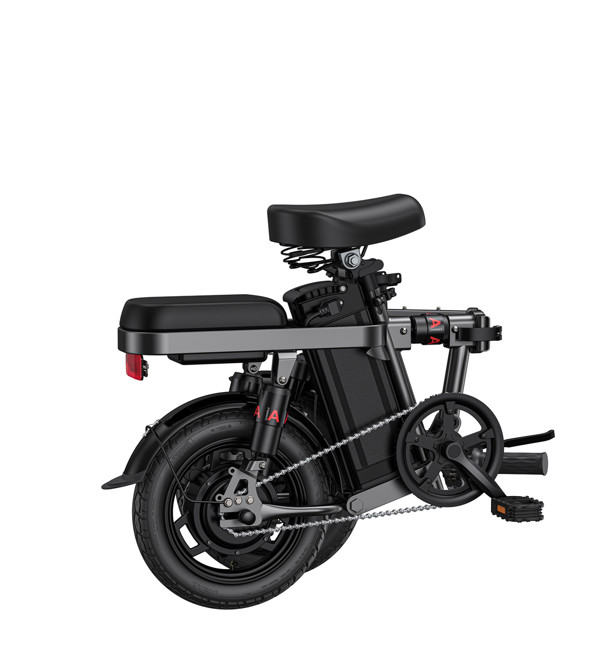 Una bicicletta elettrica pieghevole nera e argento, con sella nera e ruota posteriore, su sfondo bianco.