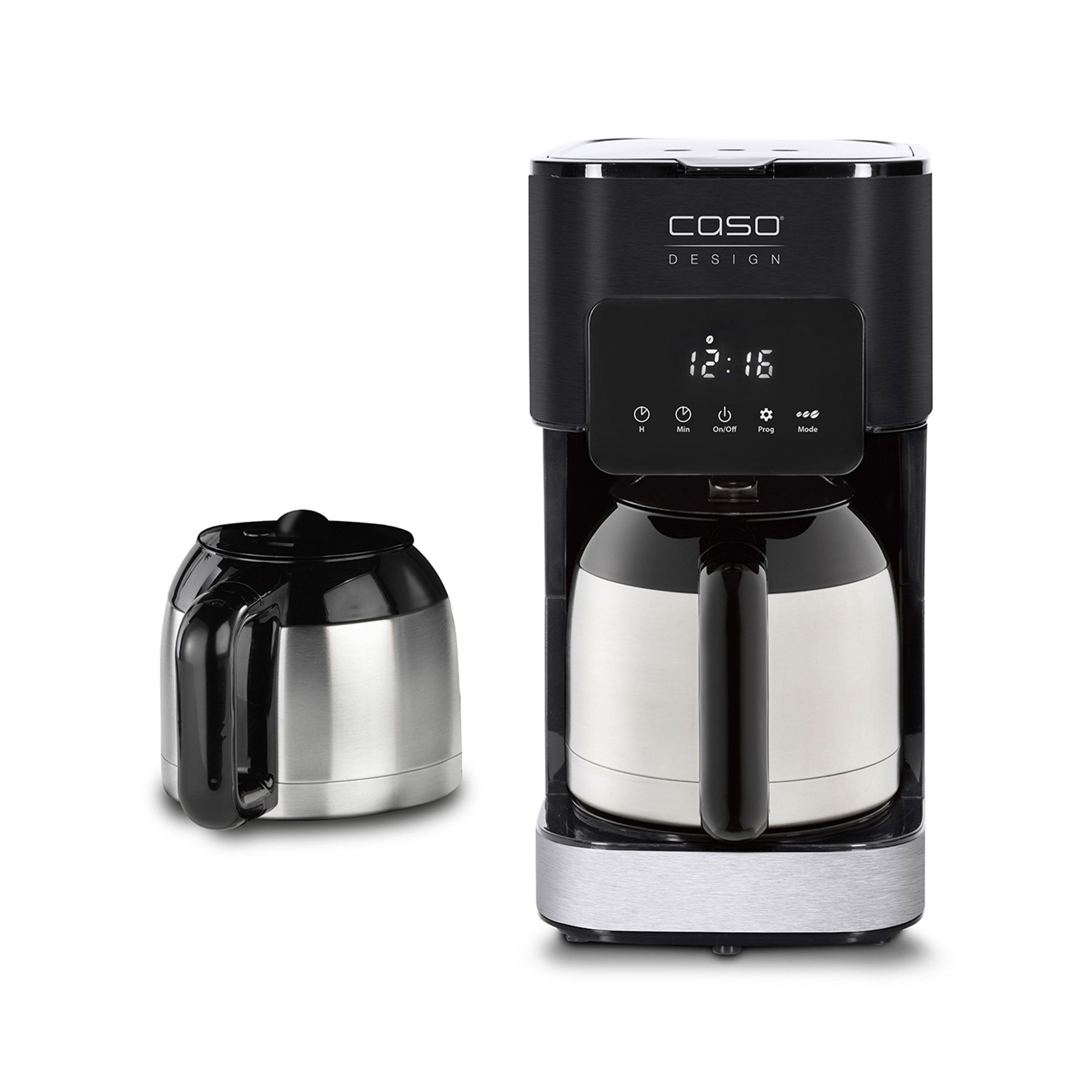Eine schwarz-silberne Kaffeemaschine mit passender Karaffe auf weißem Hintergrund.