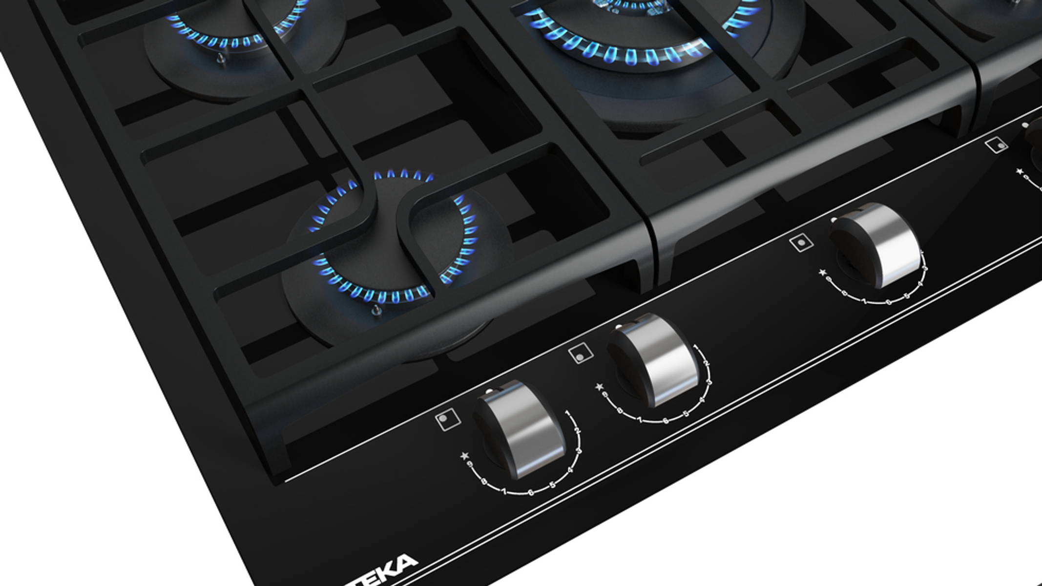 Czarna kuchenka gazowa z niebieskimi płomieniami i srebrnymi pokrętłami.