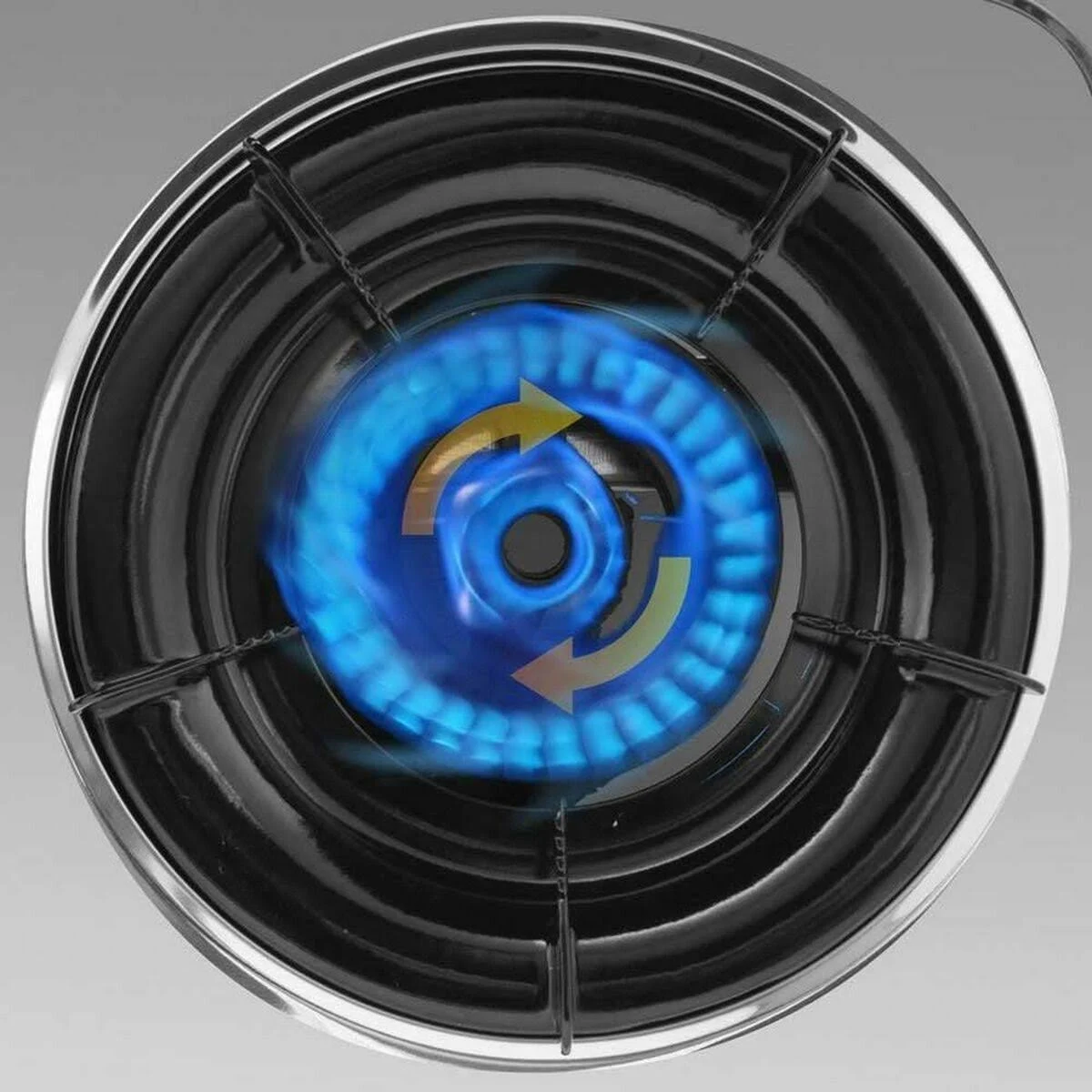 Zbliżenie palnika kuchenki gazowej. Niebieski płomień, czarny palnik i ruszt.