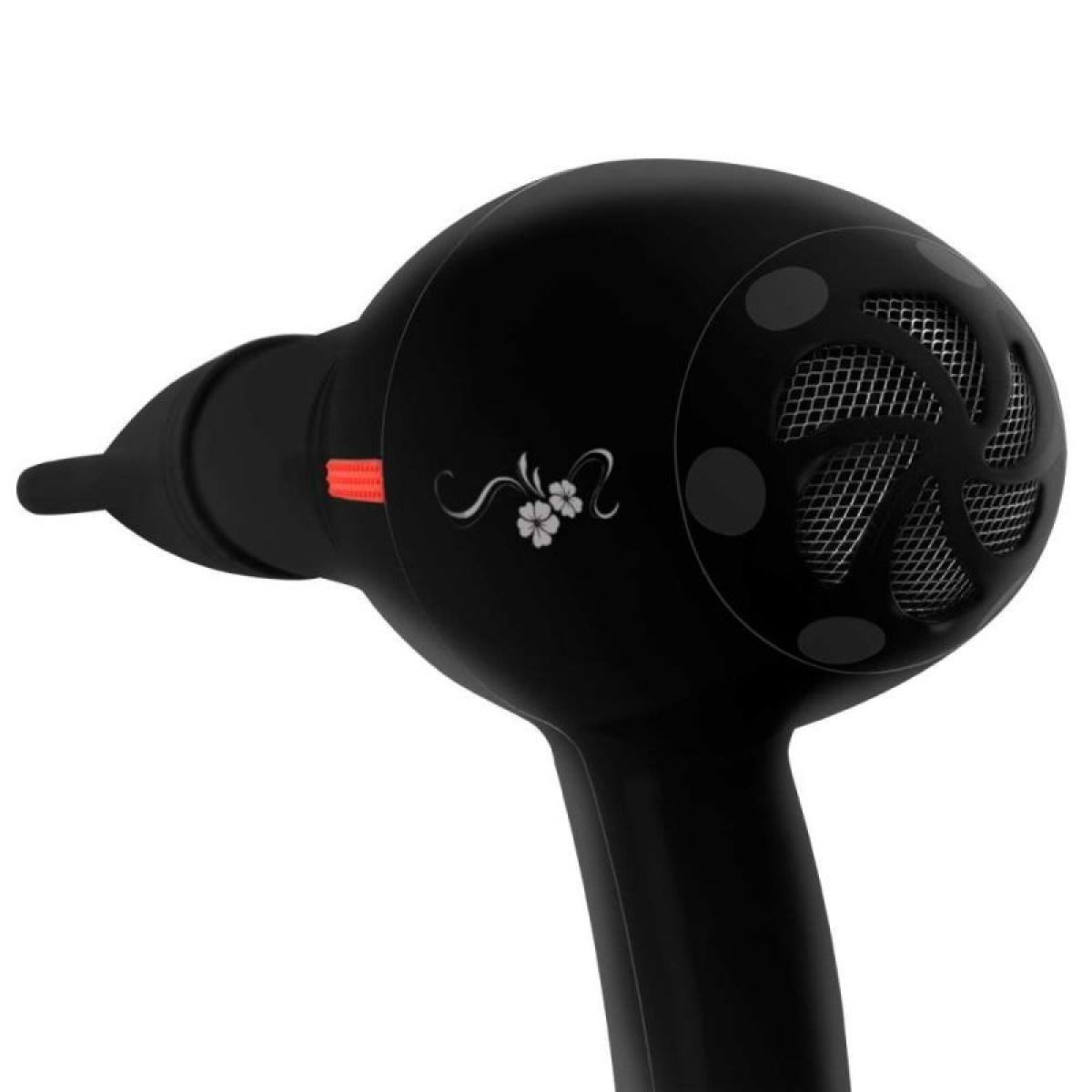 Czarna suszarka do włosów z kwiatowym wzorem i siatkową kratką, pokazująca tył urządzenia.
