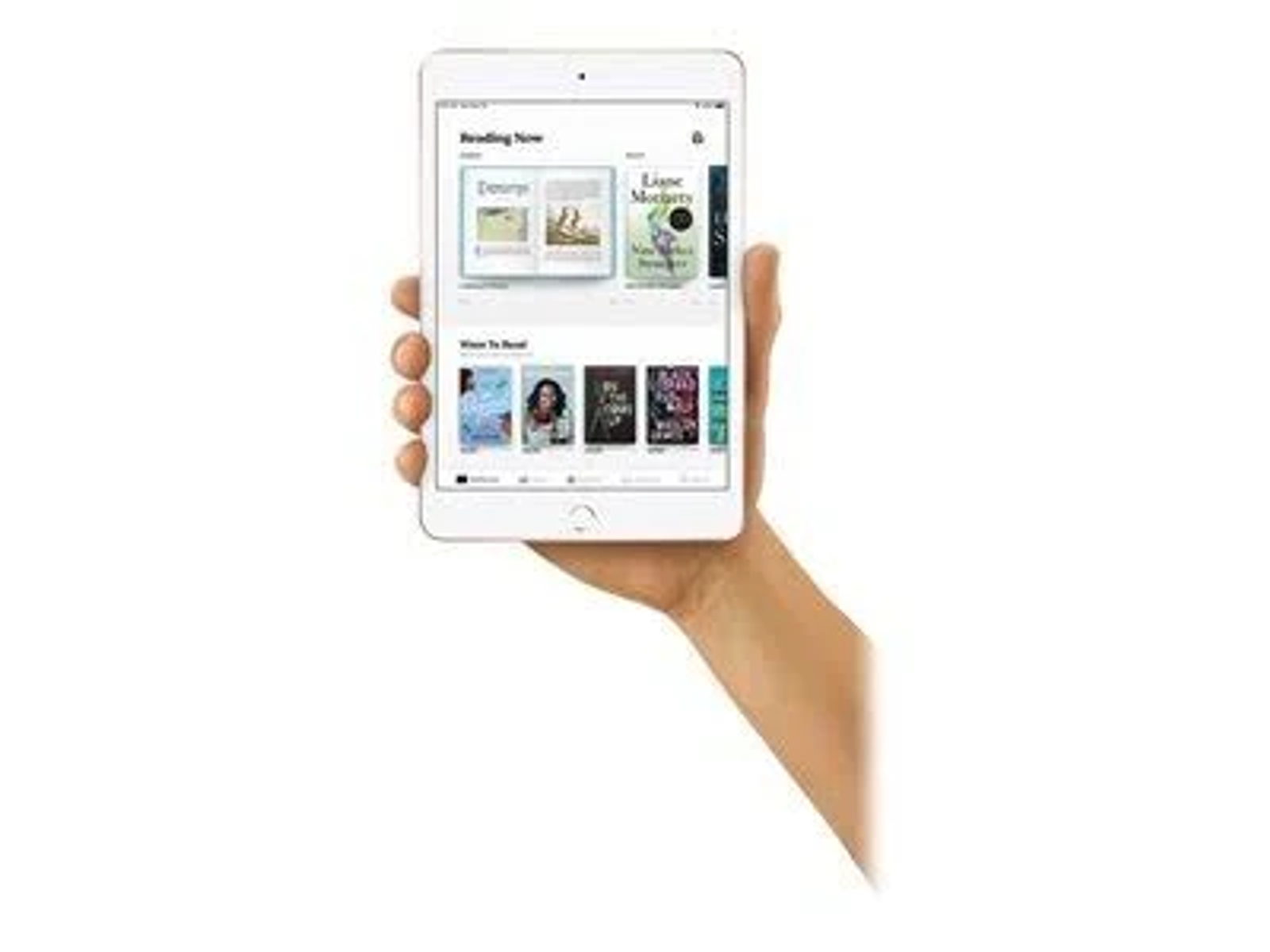 Persona sosteniendo una tableta blanca. La tableta muestra libros y una aplicación de lectura.