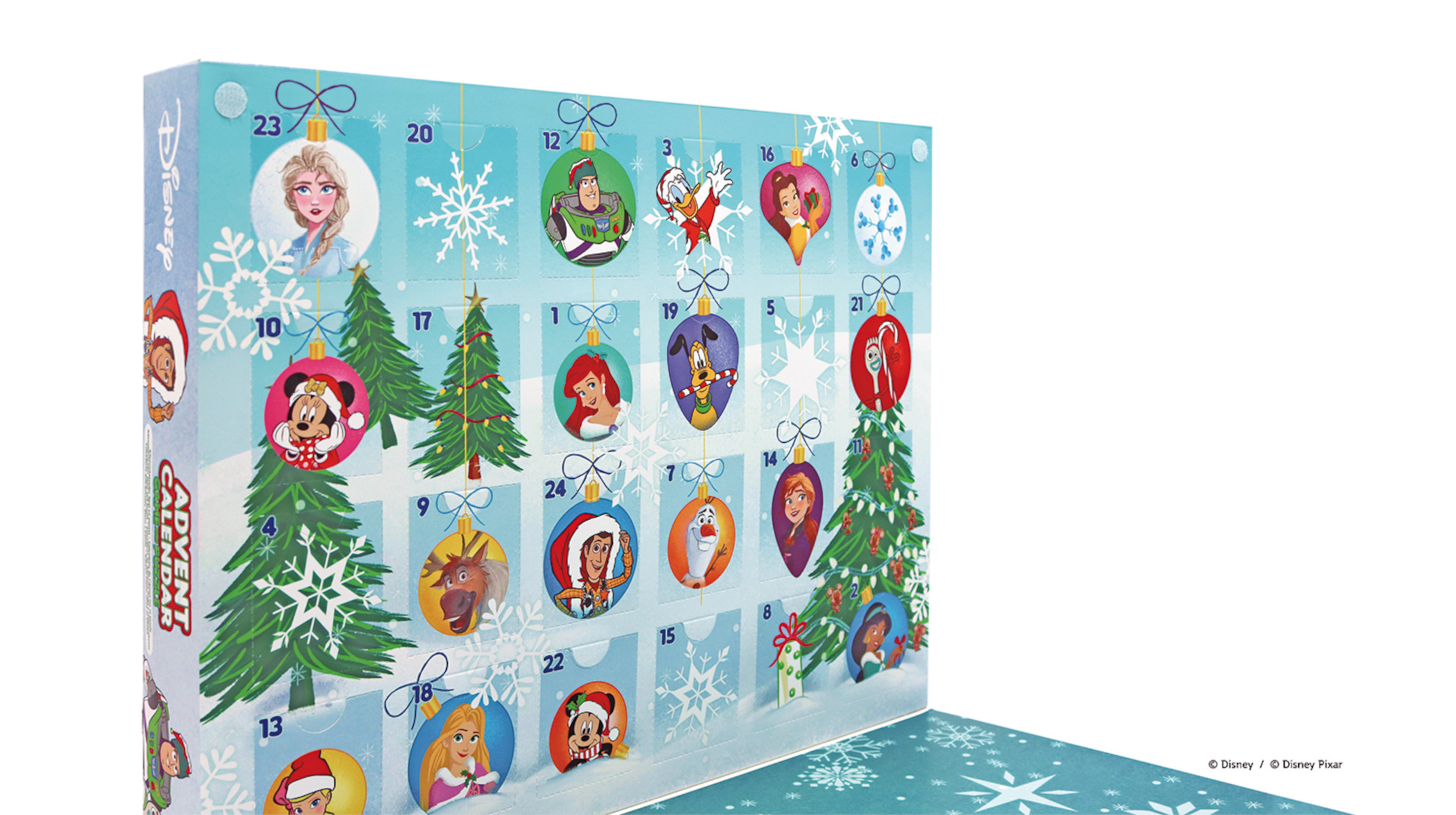 Disney Adventskalender mit verschiedenen Zeichentrickfiguren. Weihnachtsbäume und Schneeflocken im Hintergrund.
