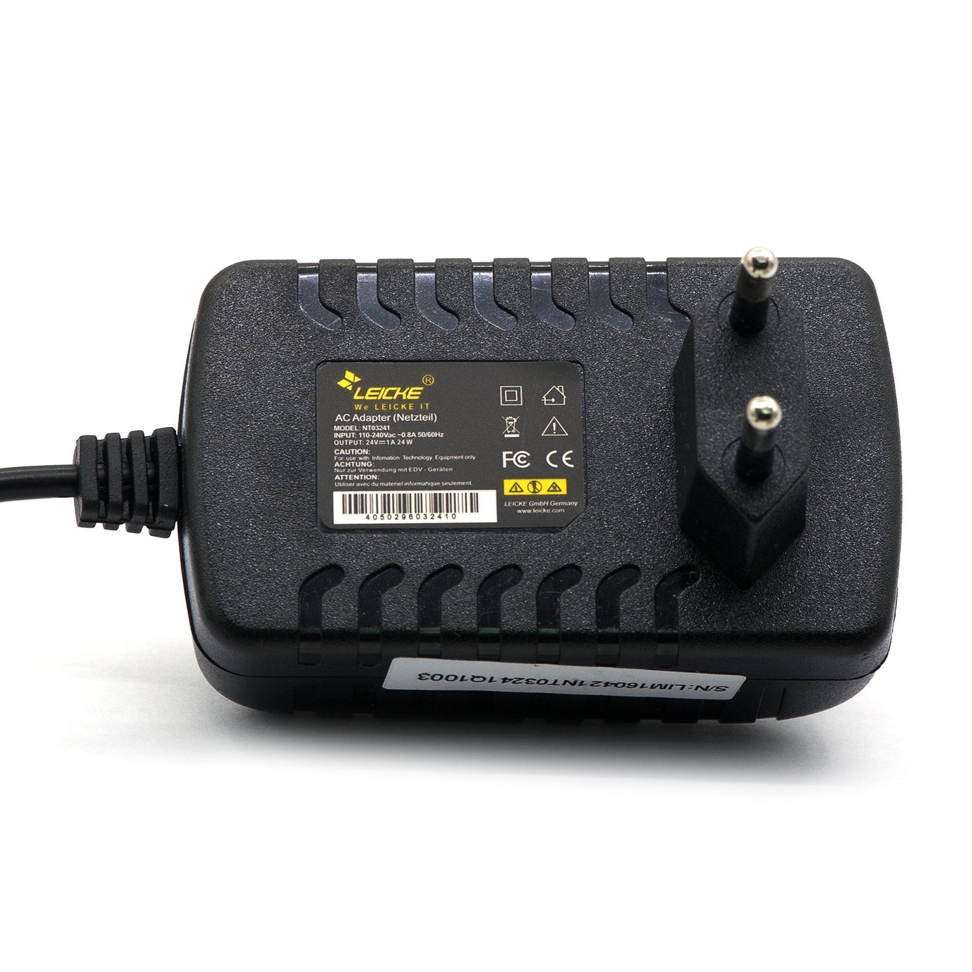Schwarzer AC-Adapter mit Zweipolstecker, isoliert auf weißem Hintergrund.
