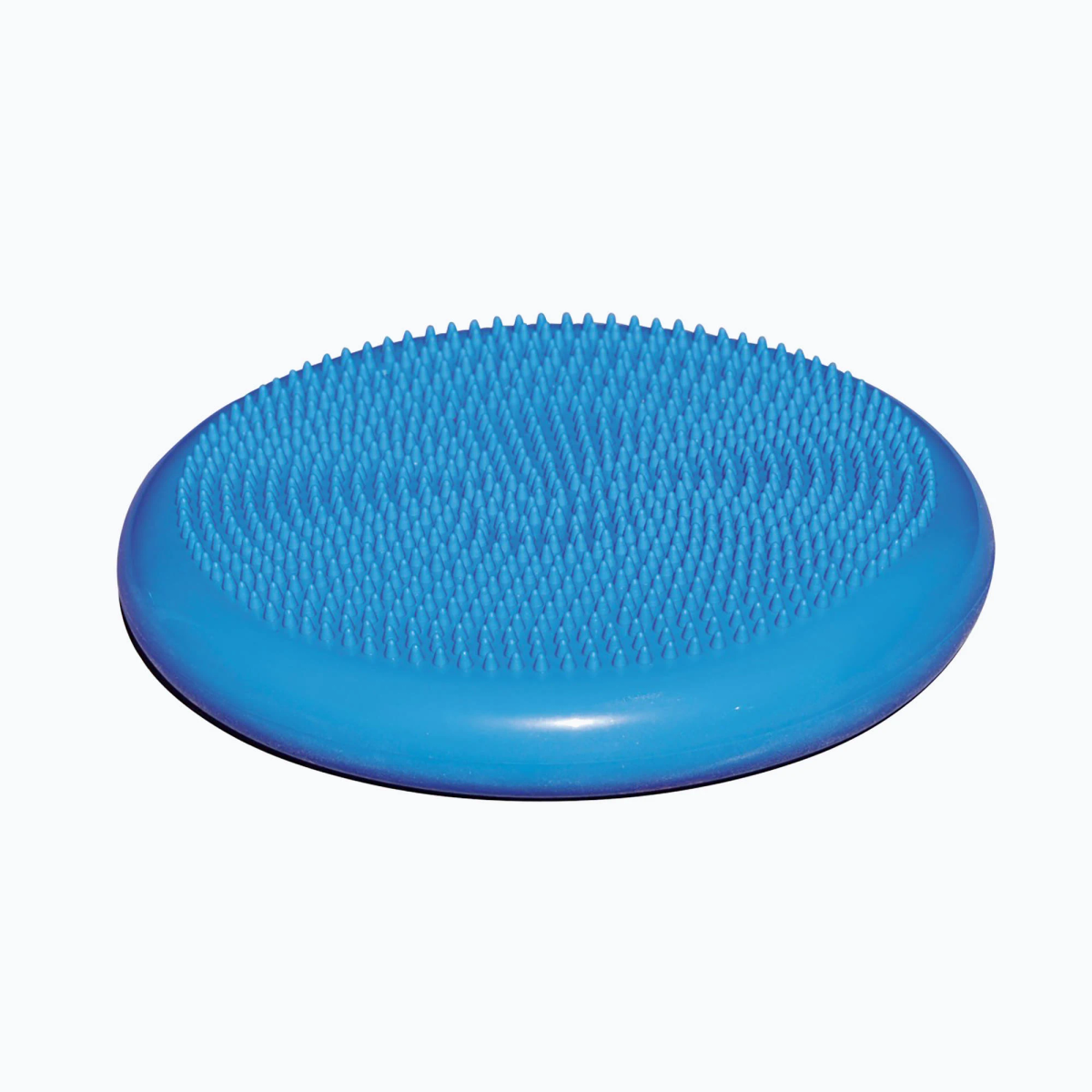 Cuscino di equilibrio blu. Il cuscino è di forma ovale con una superficie strutturata. Sfondo bianco.