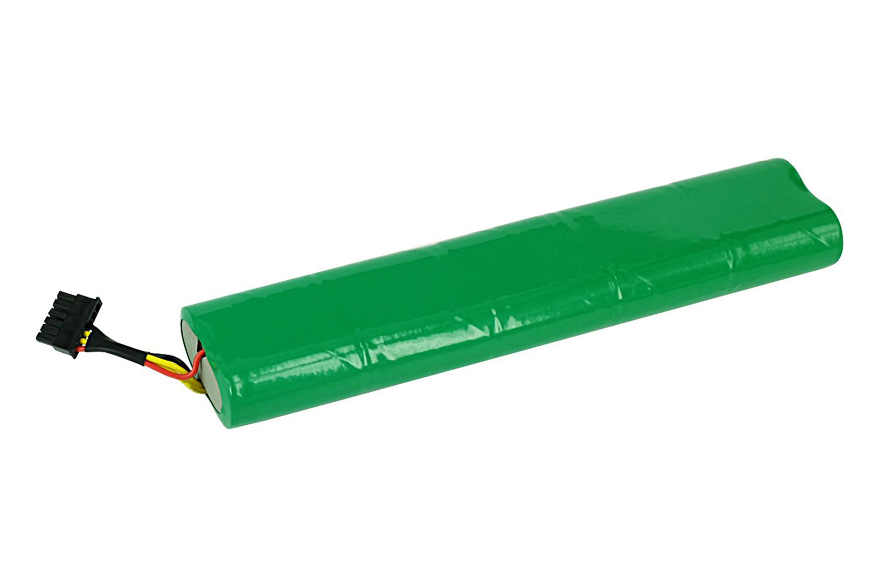 Grüner Akkusatz mit Stecker, auf weißem Hintergrund.