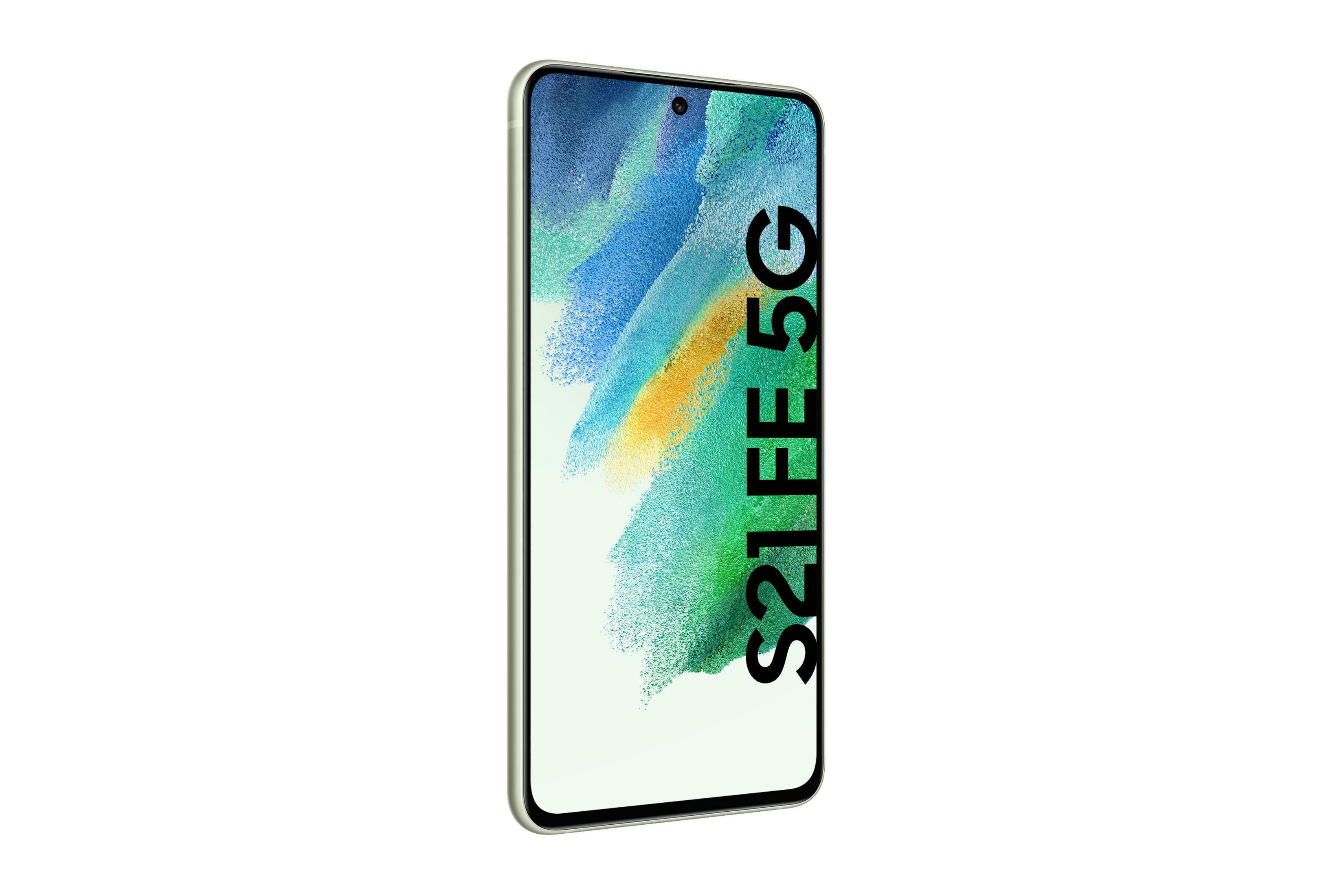 Ein weißes Samsung S21 FE 5G-Telefon mit Text auf dem Telefon.