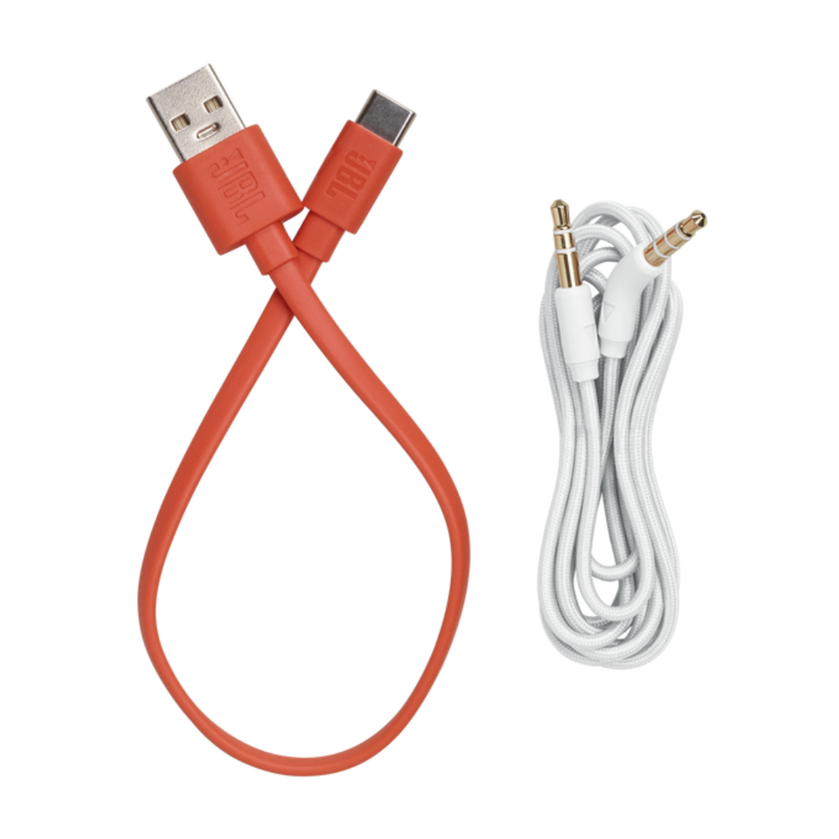 Zwei Kabel: eines rot mit USB und USB-C, und eines weiß mit zwei Klinkensteckern. Schwarzer Hintergrund.