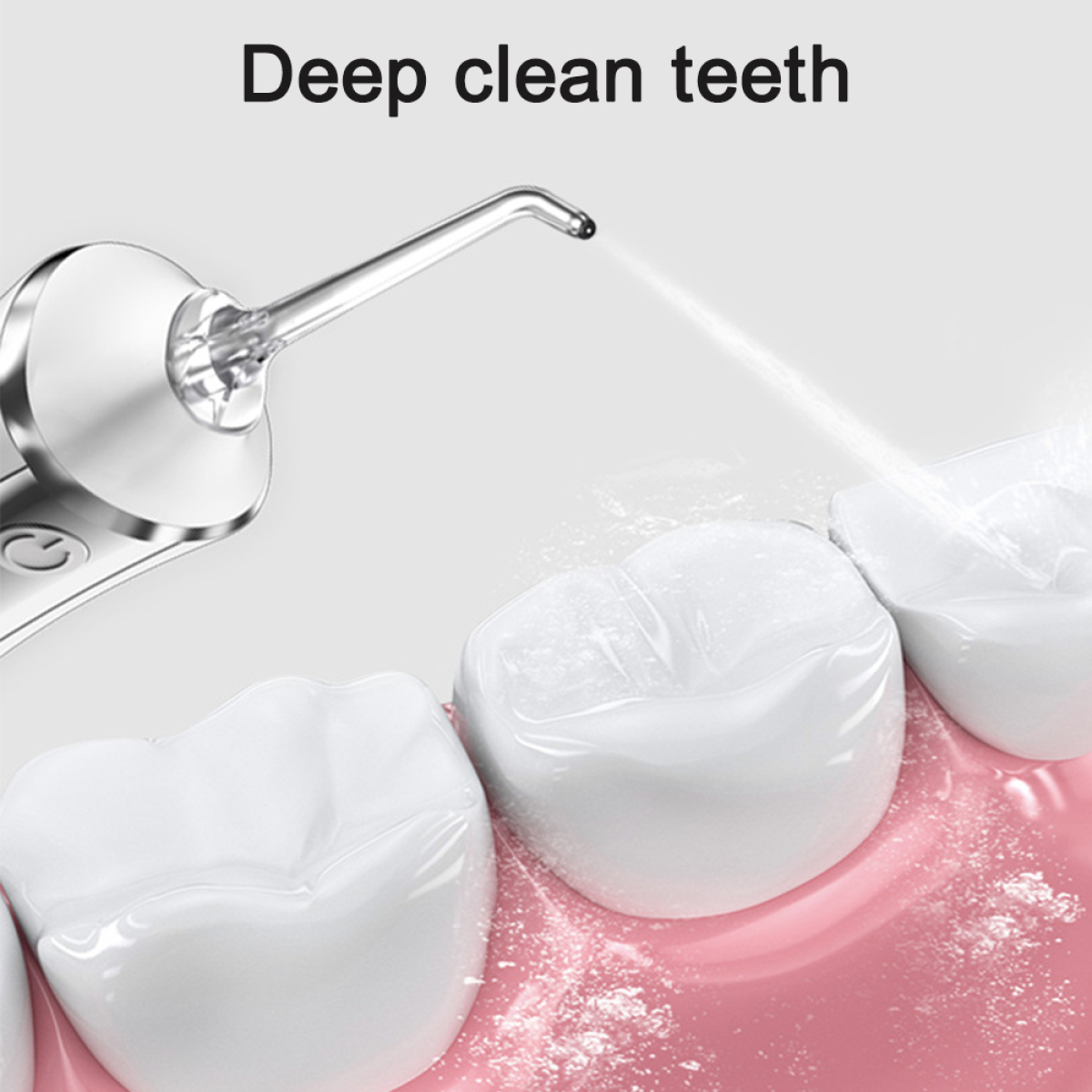Nahaufnahme von Zähnen, die mit einem Wasserflosser gereinigt werden, mit dem Text 'Deep clean teeth'.