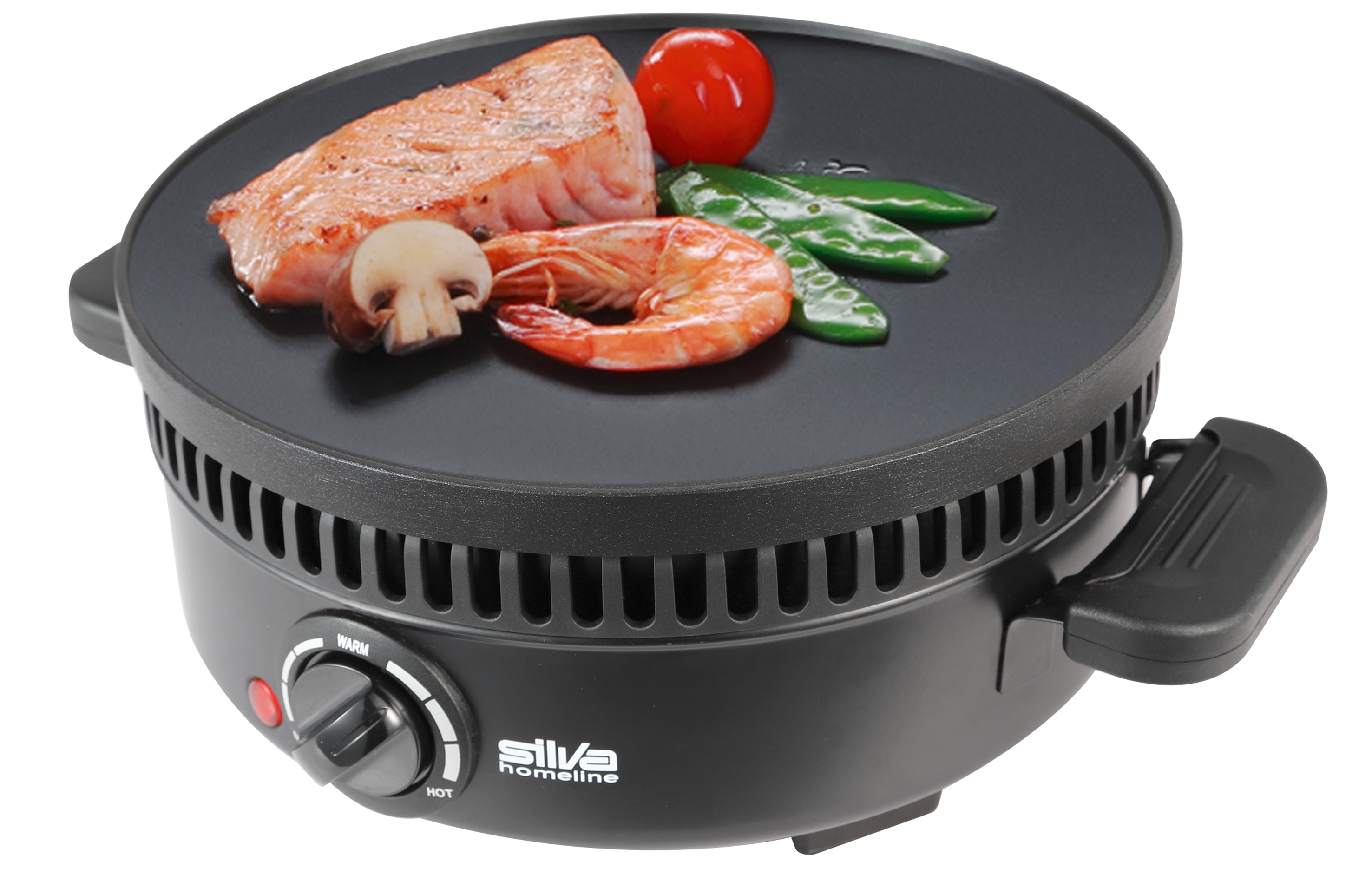 Kleiner schwarzer Grill mit Zutaten. Lachs, Garnelen, Pilze, Tomaten und Zuckerschoten auf dem Grill.