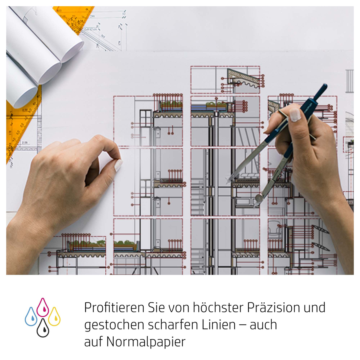 Ręce używające cyrkla na planach architektonicznych, z kolorowymi kroplami atramentu.
