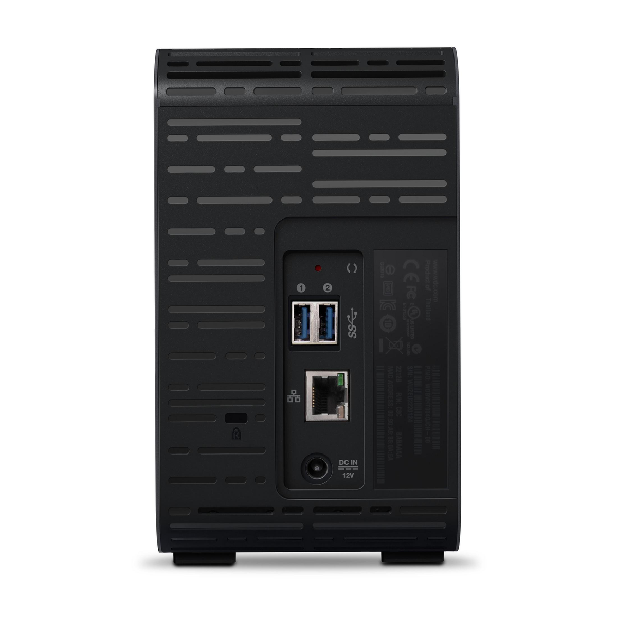 Die Rückseite eines schwarzen Geräts mit Anschlüssen, darunter USB und Ethernet, mit Etiketten.