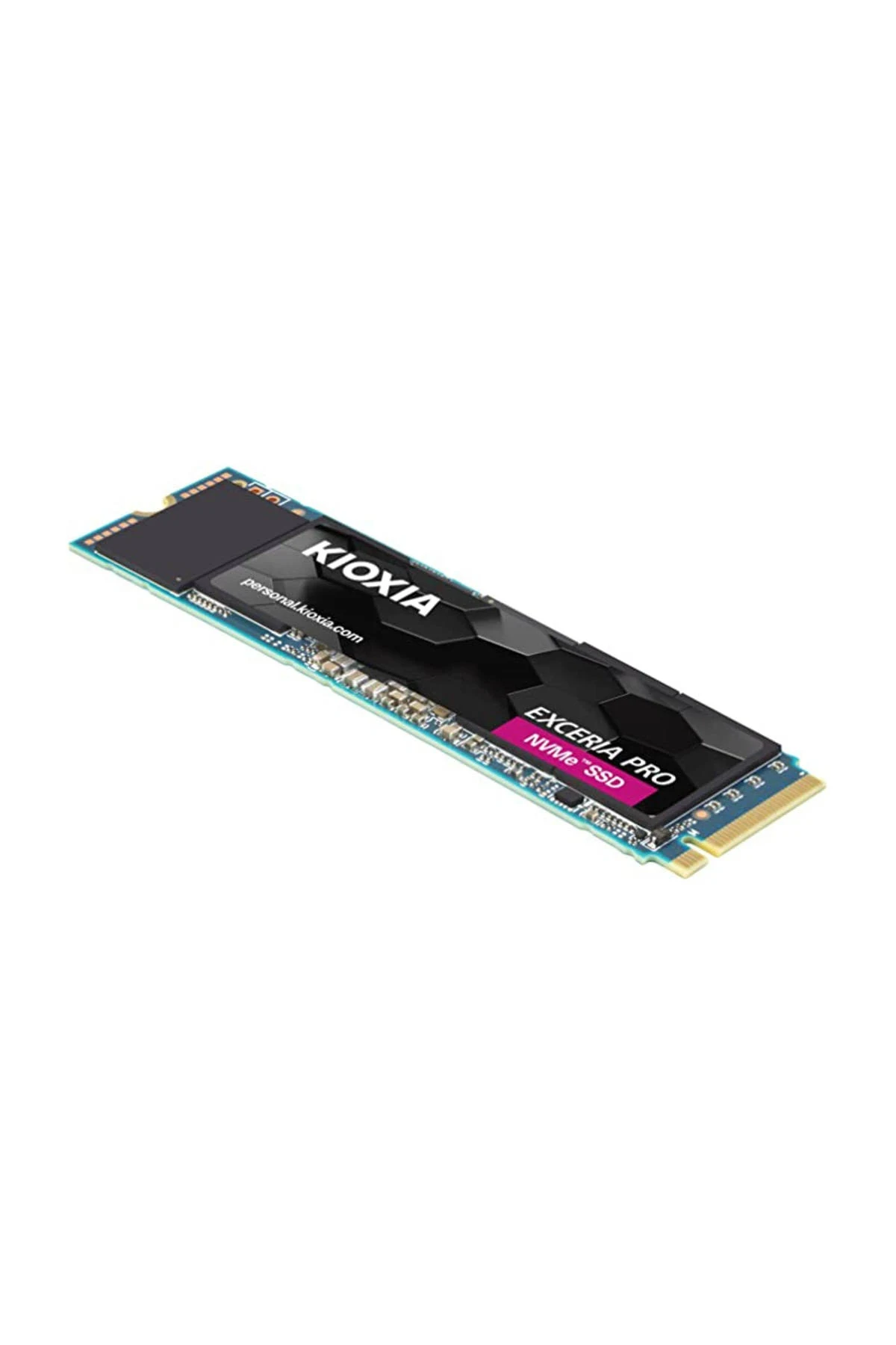 KIOXIA Exceria Pro NVMe SSD na białej powierzchni. Czarne i różowe detale.