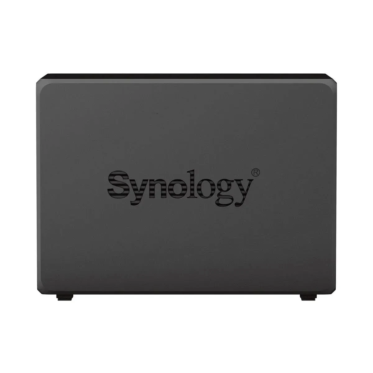 Vista dall'alto di un server NAS Synology nero. Il logo Synology è visibile.