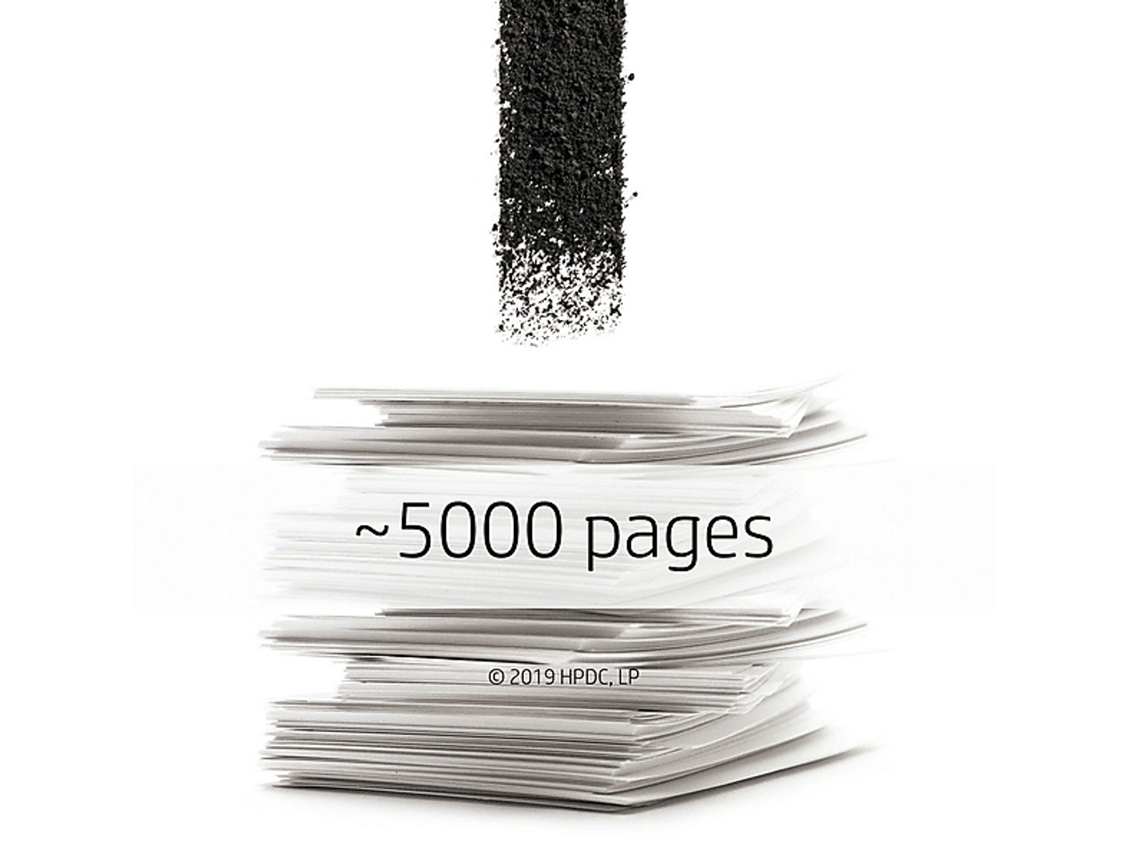 Stos białych kartek z tekstem „~5000 stron” i efektem spadającego tuszu z góry.