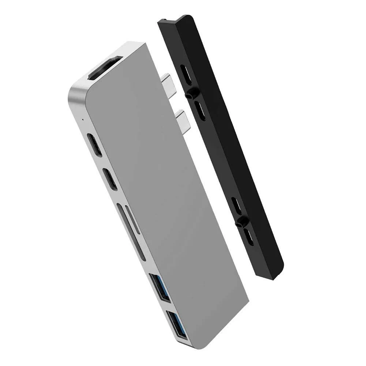 Silberner und schwarzer USB-C-Hub mit Anschlüssen und separatem Adapter.