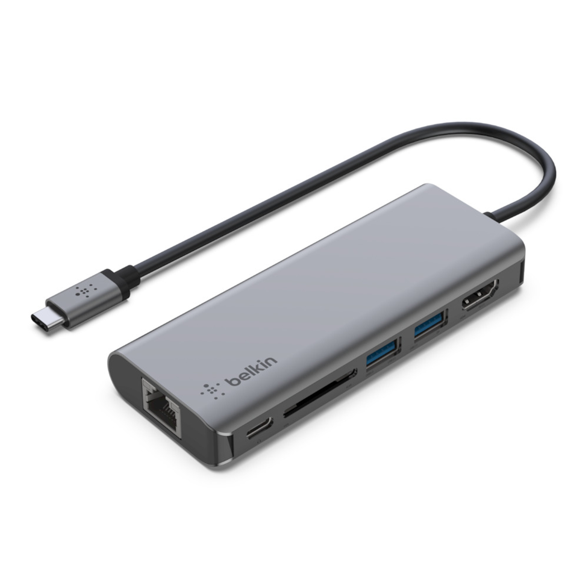 Concentrador USB-C Belkin plateado con varios puertos, incluyendo USB, HDMI y lector de tarjetas SD.