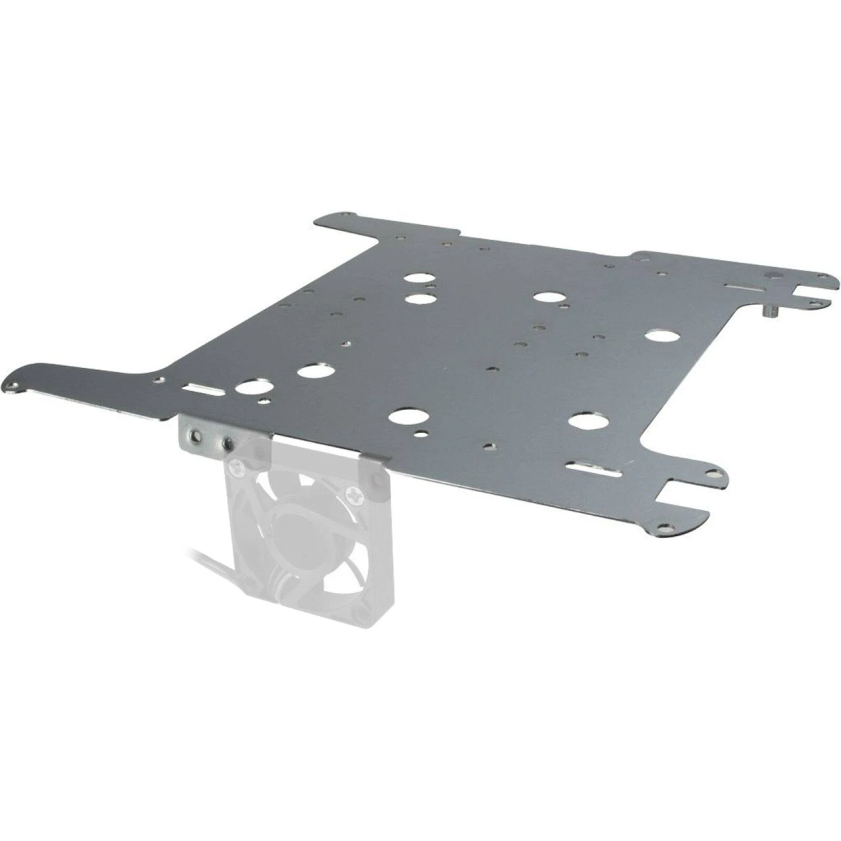 Metalowa płyta montażowa z wentylatorem na dole. Ma kilka otworów i szczelin.