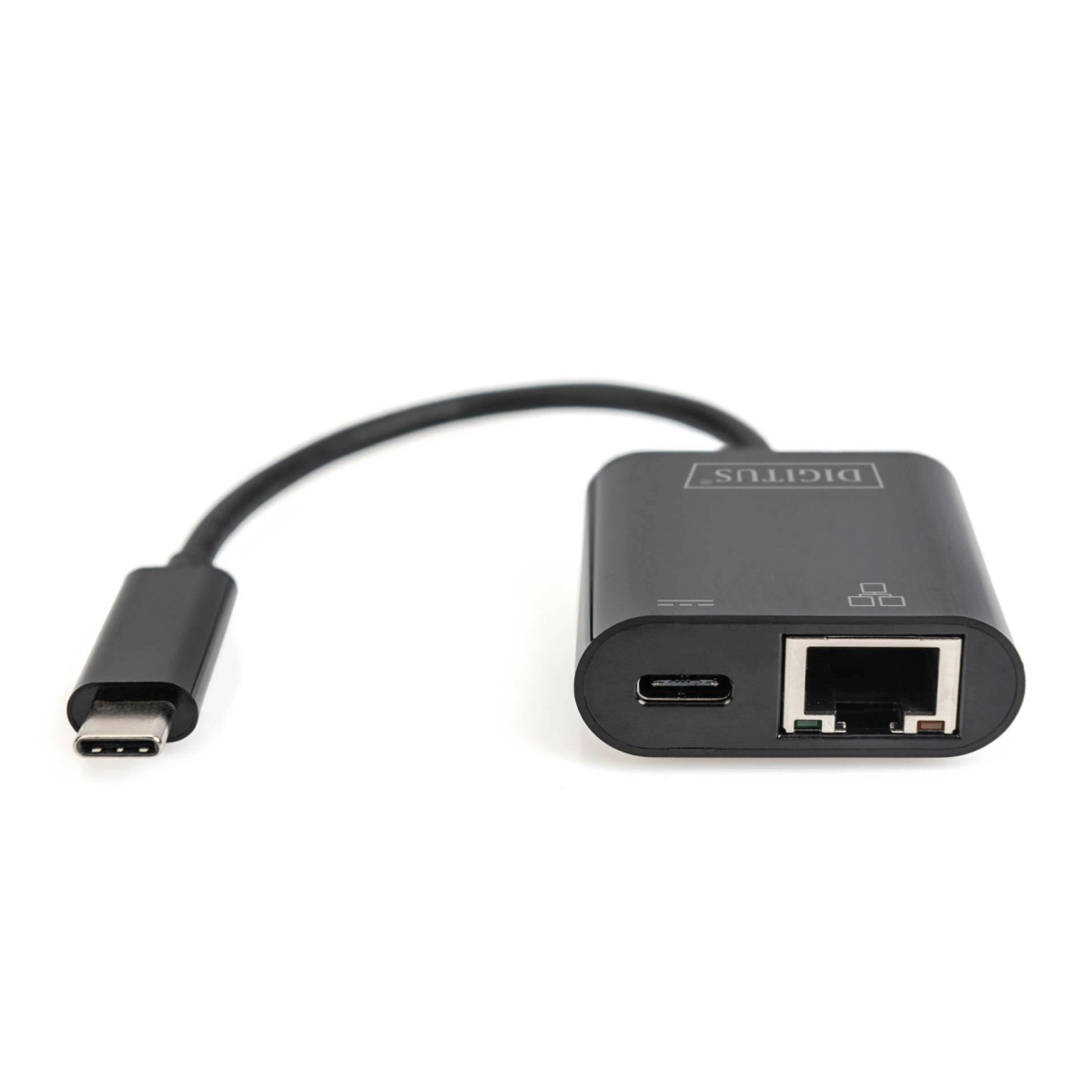 Schwarzer USB-C-zu-Ethernet-Adapter. Der Adapter hat einen USB-C- und einen Ethernet-Anschluss.