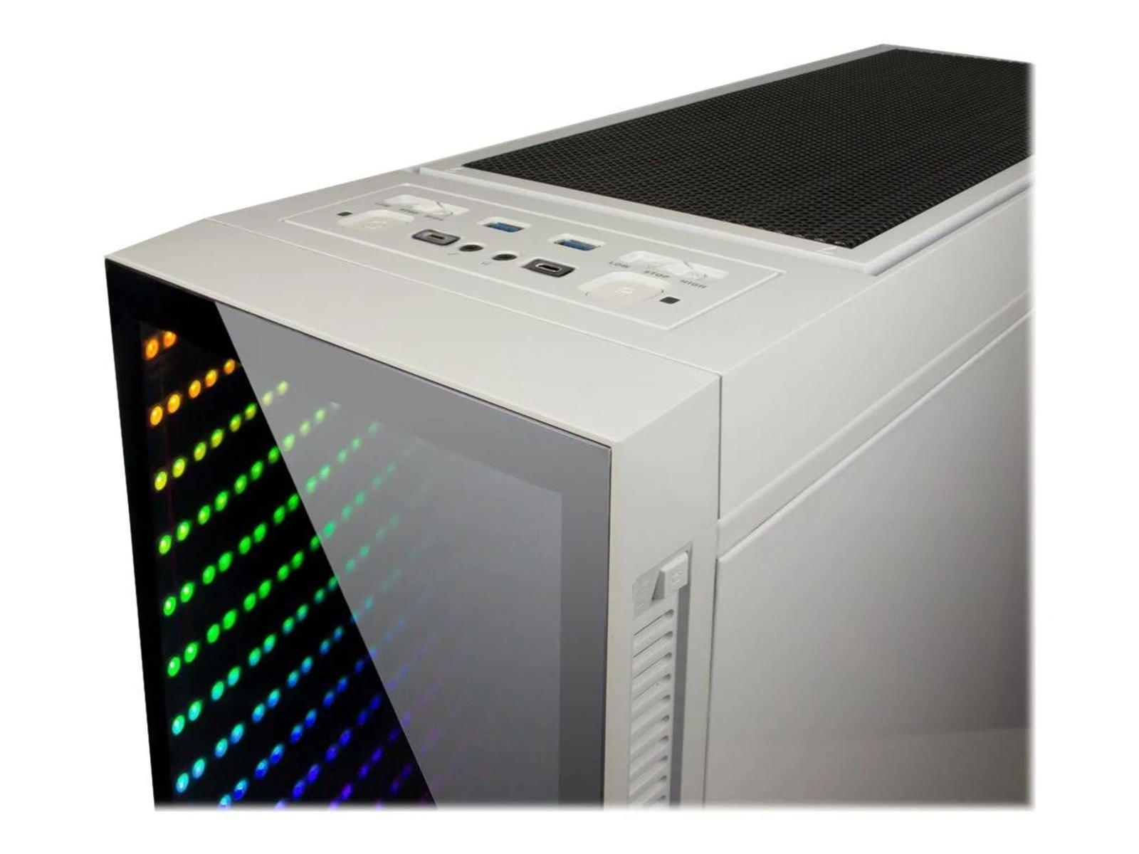 Narożnik białej obudowy komputera z szklanym panelem i podświetlanymi diodami LED.