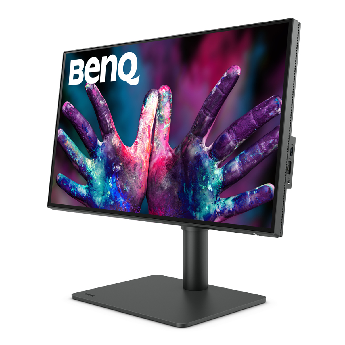 Monitor BenQ con manos coloridas en la pantalla. Monitor sobre soporte, fondo blanco.