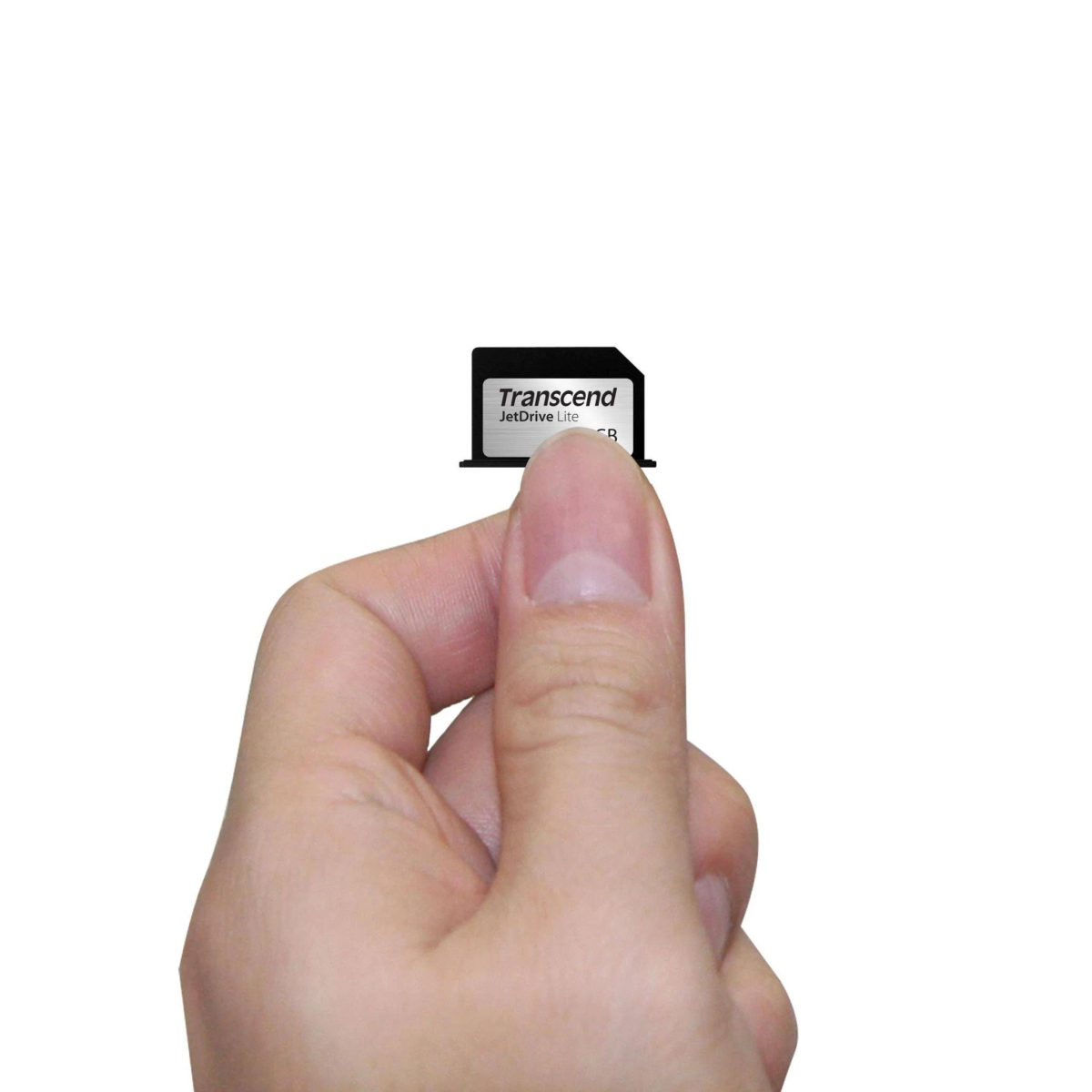 Eine Hand, die eine Transcend JetDrive Lite microSD-Karte hält.